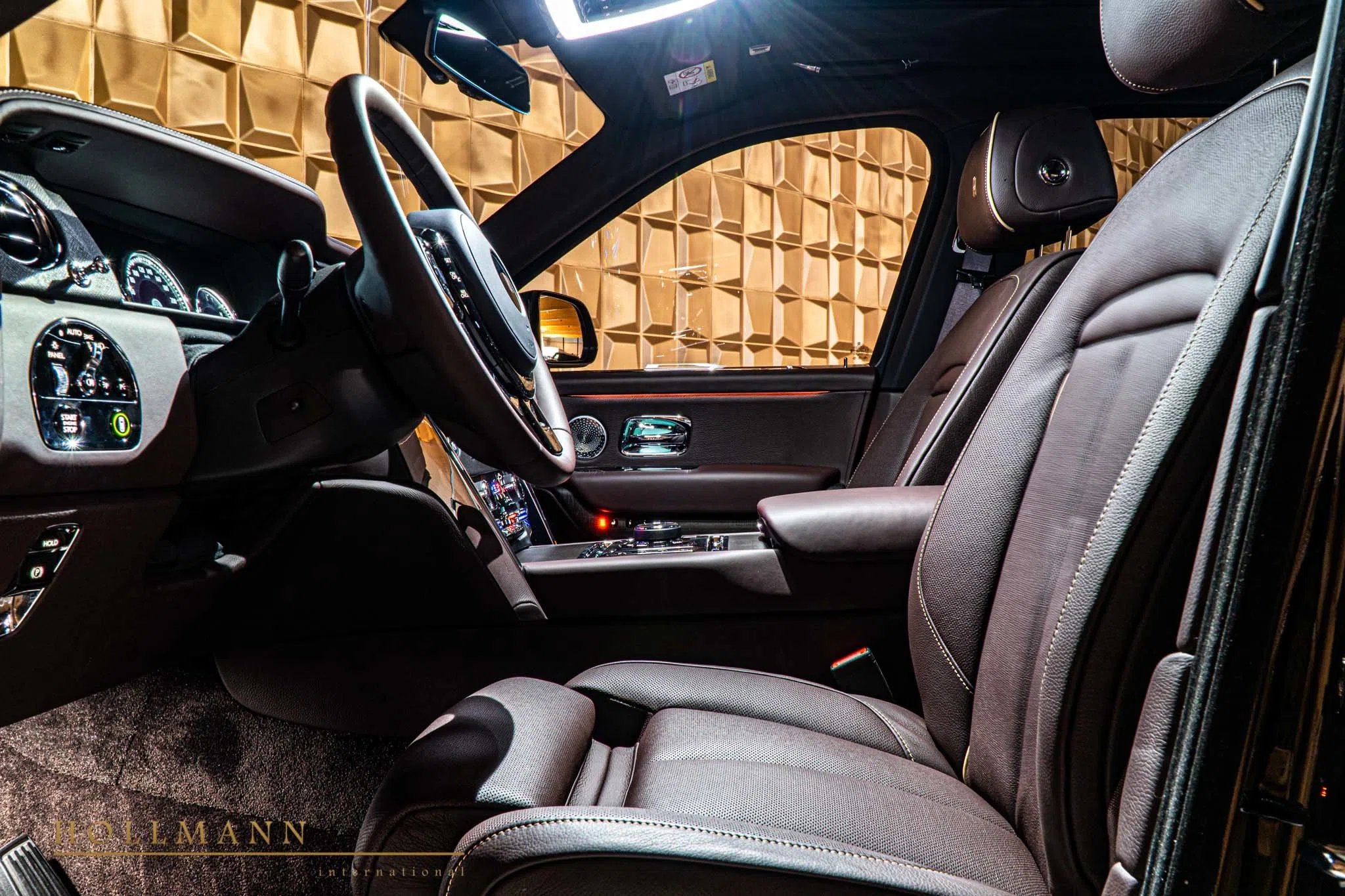2020 Mansory Cullinan interior, seats, Dark Spice Brown