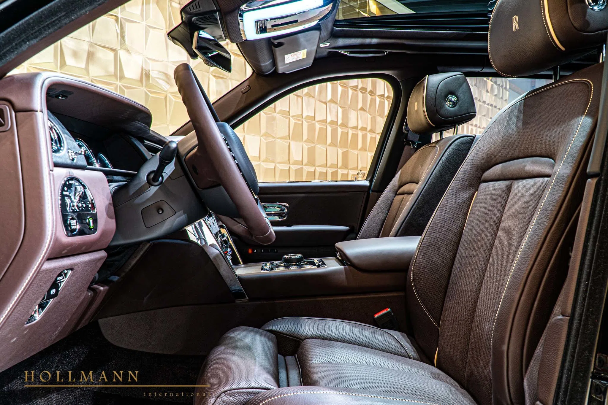 2020 Mansory Cullinan interior, seats, Dark Spice Brown