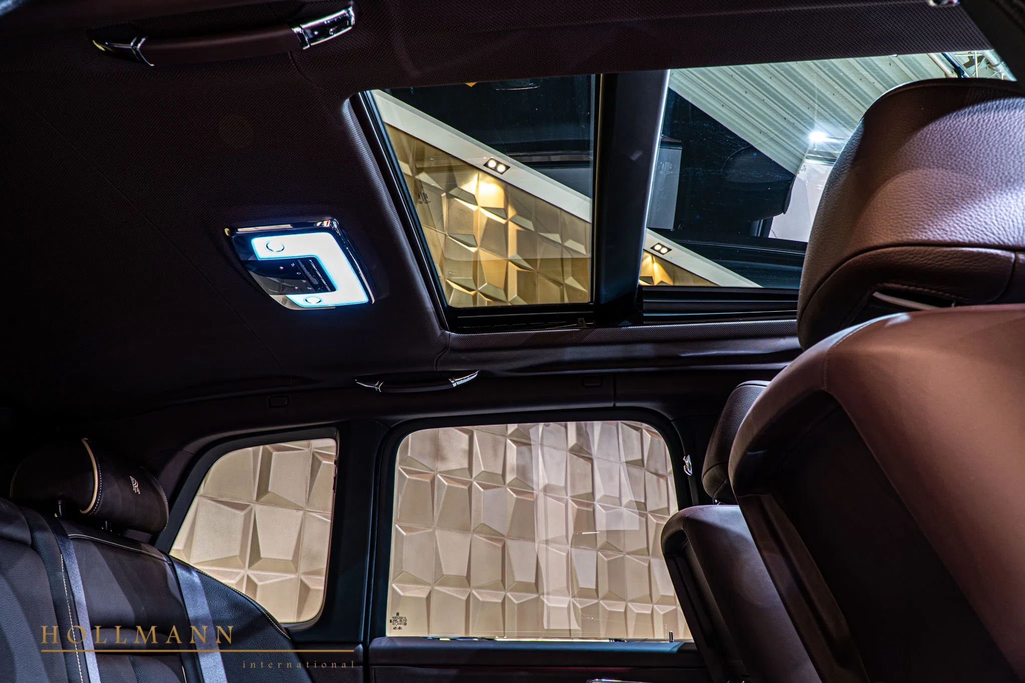 2020 Mansory Cullinan interior, door panel, Dark Spice Brown