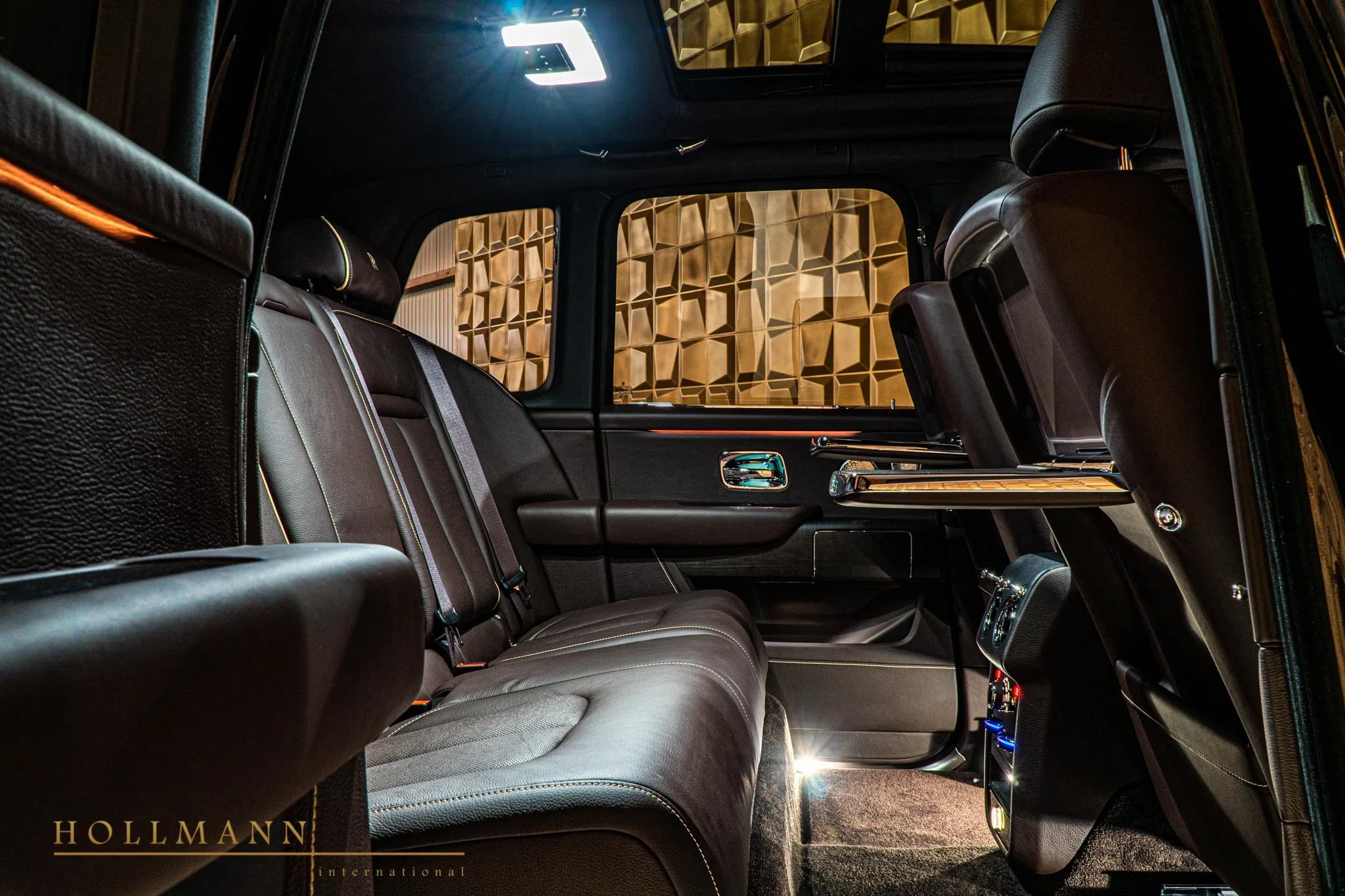 2020 Mansory Cullinan interior, seats, Dark Spice Brown