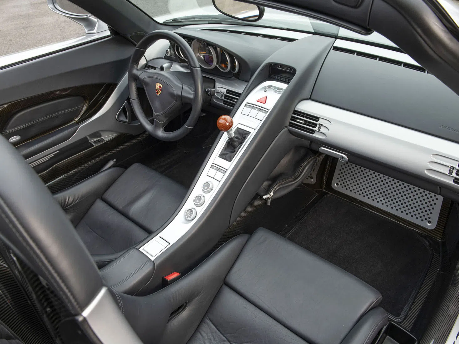 2004 Porsche Carrera GT interior, dashboard, Natural Dark Grey
