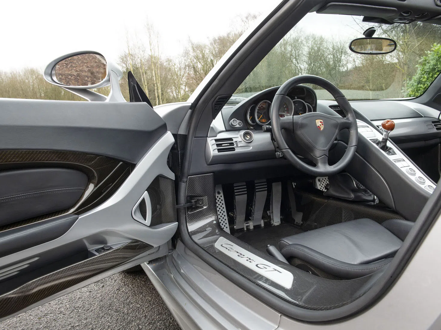 2004 Porsche Carrera GT interior, dashboard, Natural Dark Grey