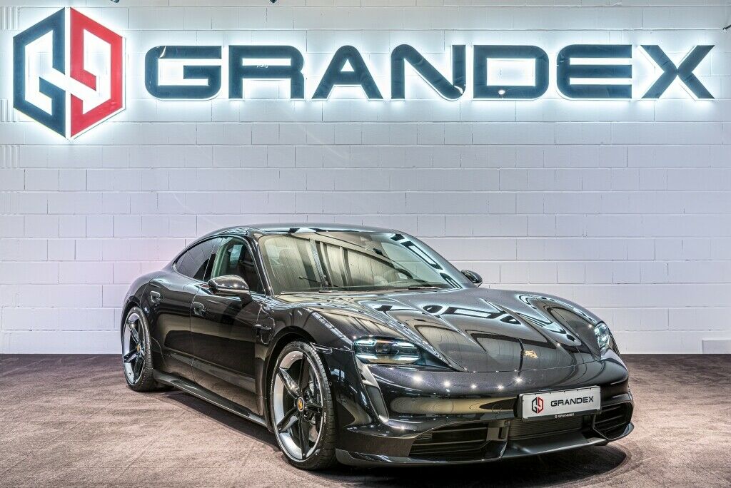 2020 Porsche Taycan 4S, 20/20