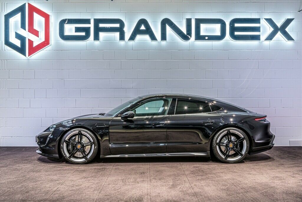 2020 Porsche Taycan 4S, 7/20