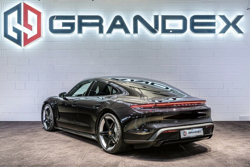 2020 Porsche Taycan 4S, 8/20