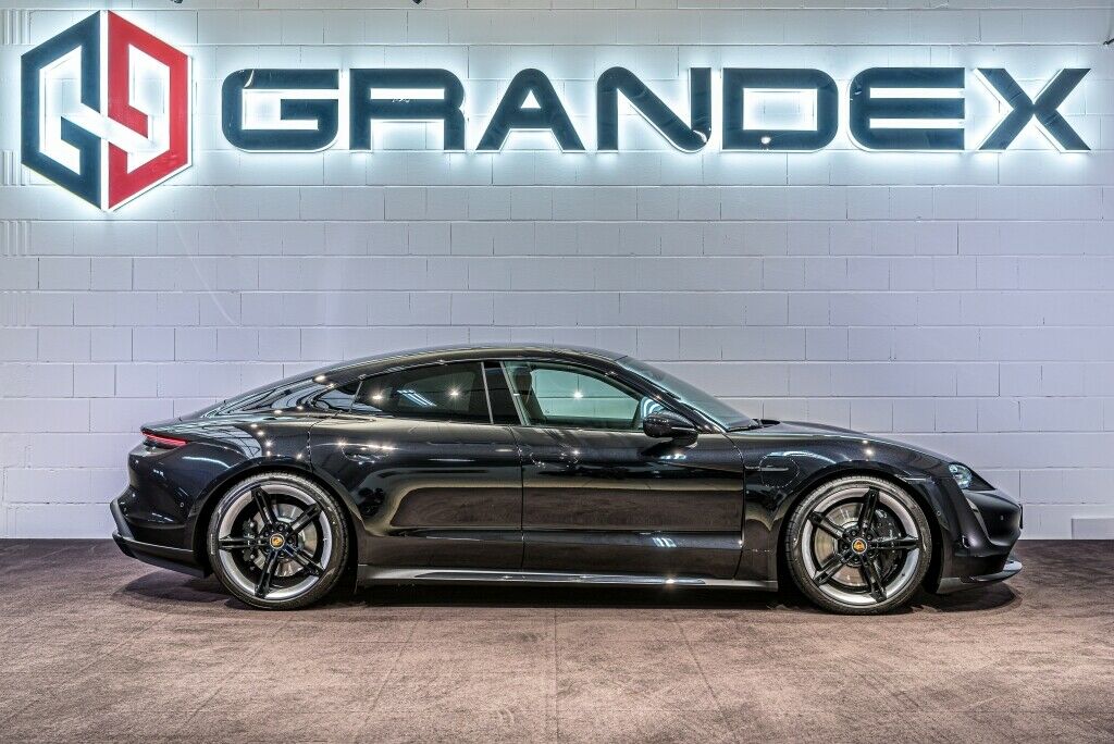 2020 Porsche Taycan 4S, 11/20