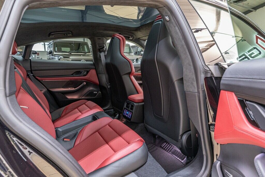 2020 Porsche Taycan 4S, 17/20