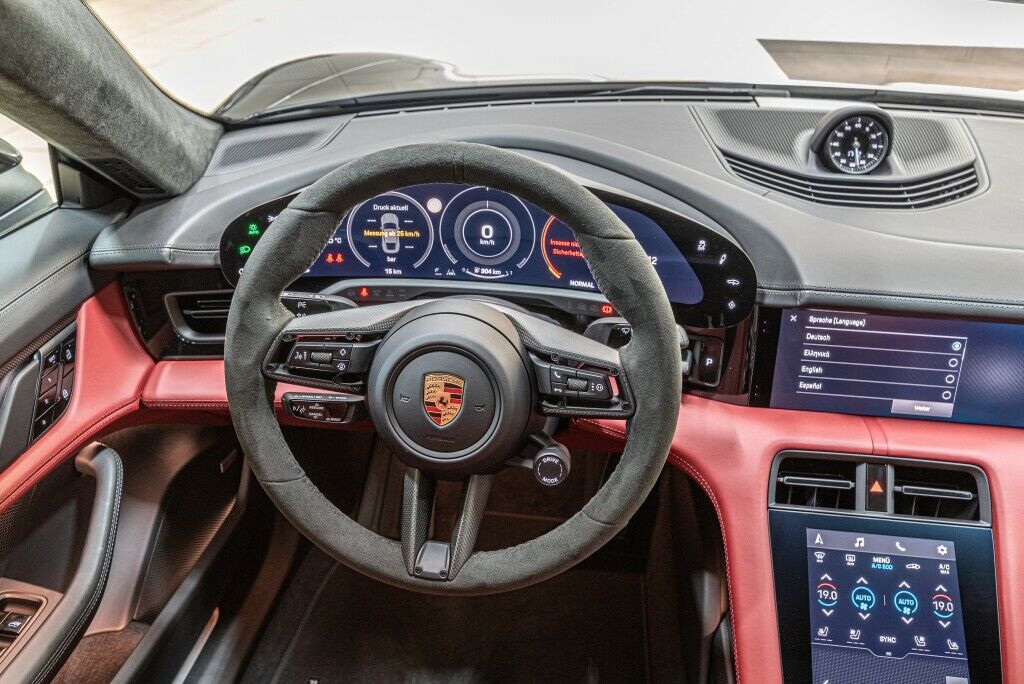 2020 Porsche Taycan 4S, 19/20