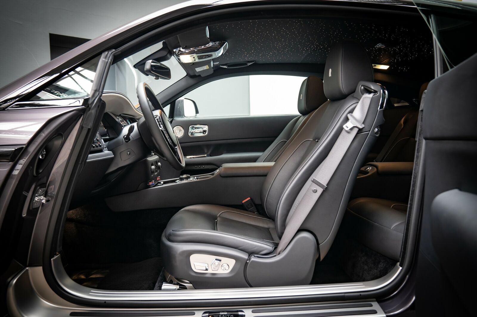 2019 Rolls-Royce Wraith BLACK BADGE, 2/19
