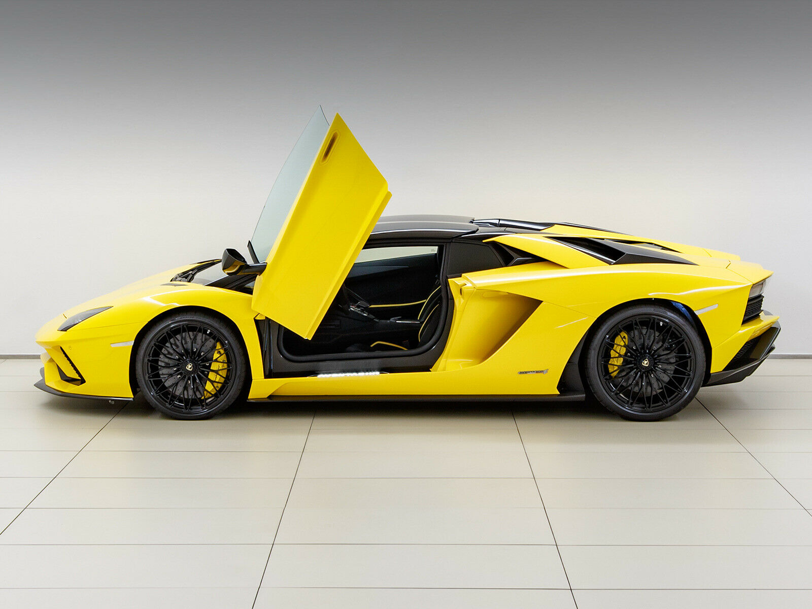 2018 Lamborghini Aventador S Roadster LP740-4