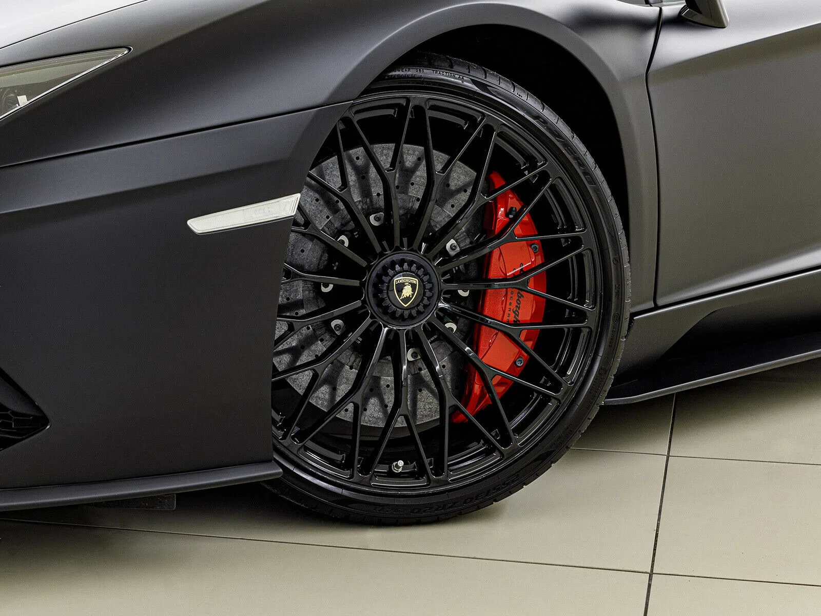 2018 Lamborghini Aventador S LP740-4 Coupe wheel