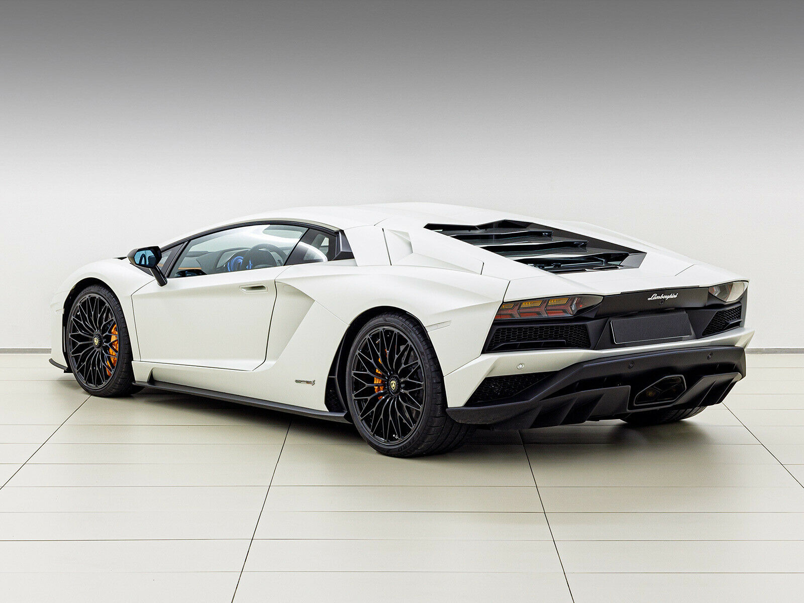 2018 Lamborghini Aventador S Coupe LP740-4, 2/17