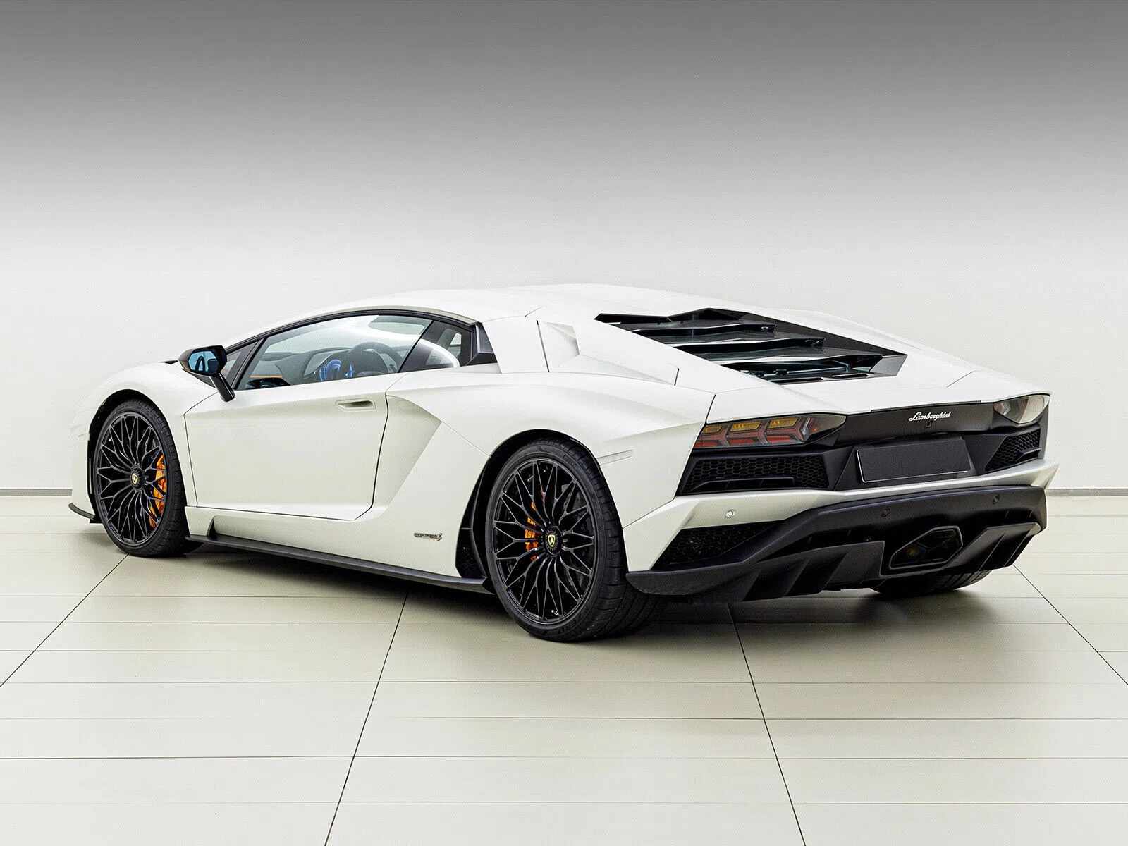 2018 Lamborghini Aventador S Coupe LP740-4 for sale, exterior, Bianco Canopus