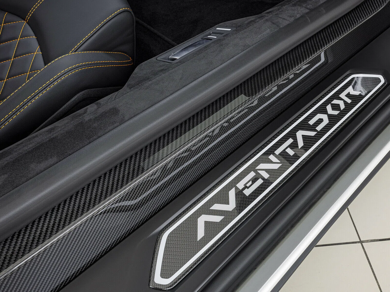 2018 Lamborghini Aventador S Coupe LP740-4 interior, door sill, Alcantara Schwarz