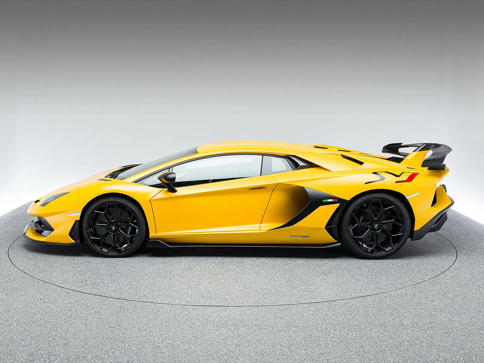 2019 Lamborghini Aventador SVJ Coupe LP770-4 for sale, exterior, Giallo Horus