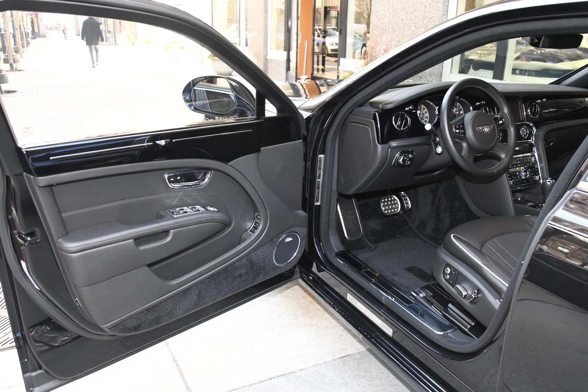 2017 Bentley Mulsanne interior, door panel, Beluga Black