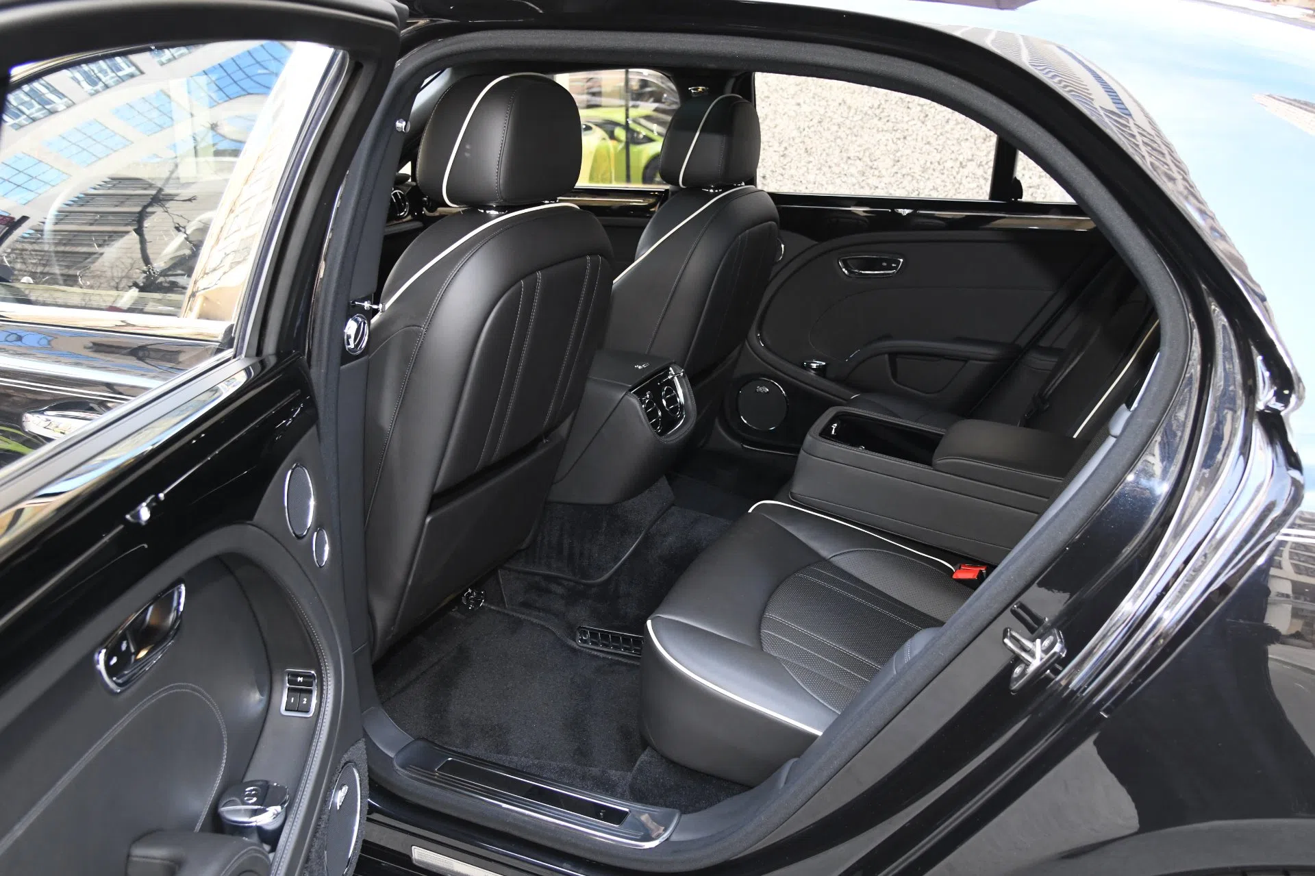 2017 Bentley Mulsanne interior, seats, Beluga Black