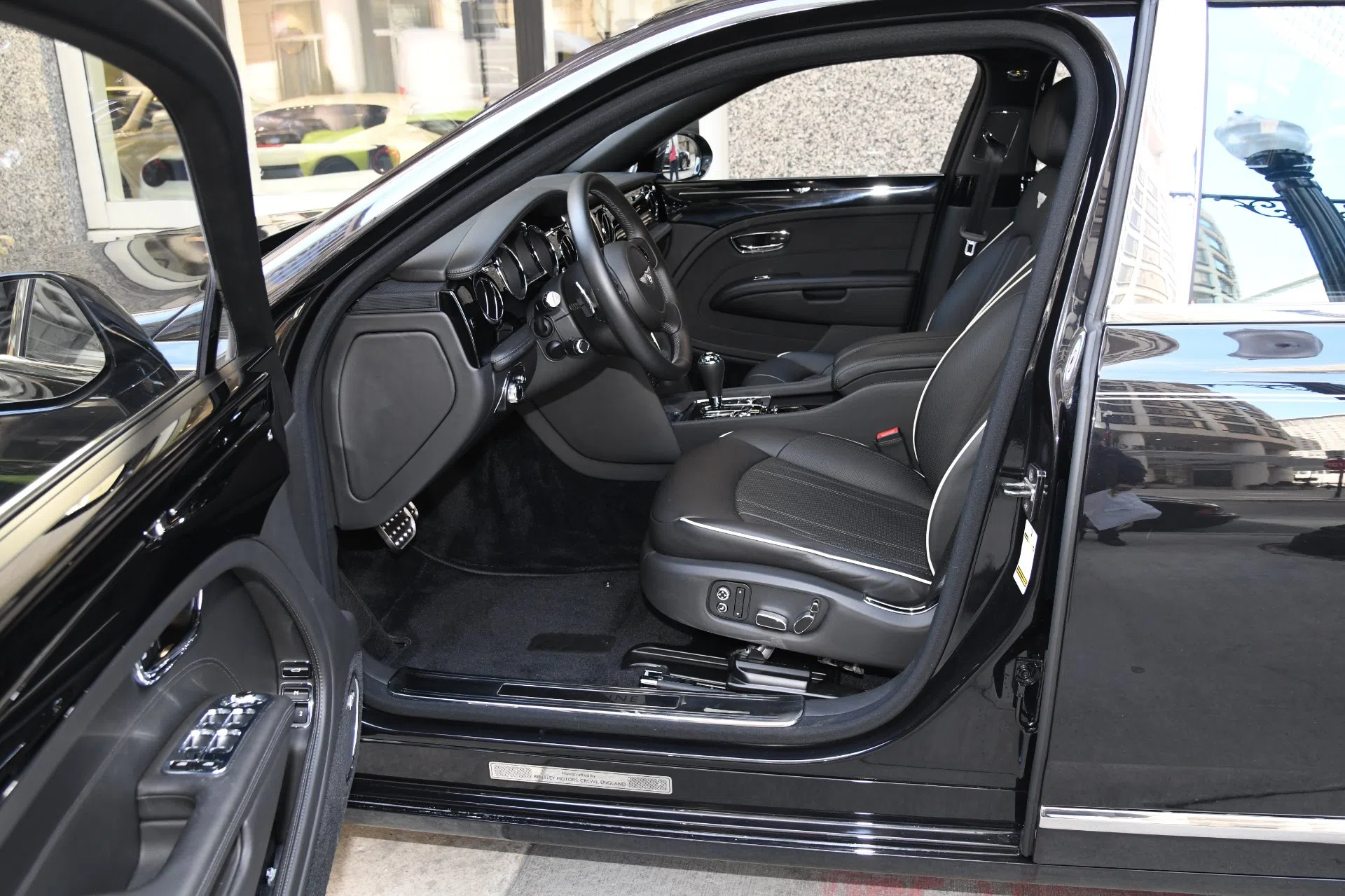 2017 Bentley Mulsanne interior, seats, Beluga Black