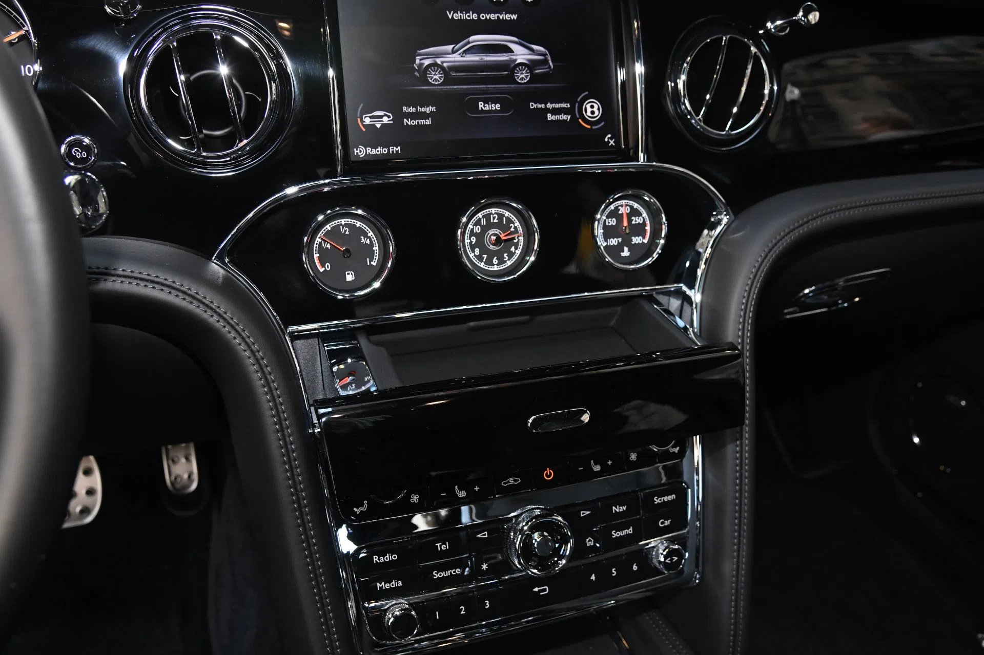 2017 Bentley Mulsanne interior, Beluga Black