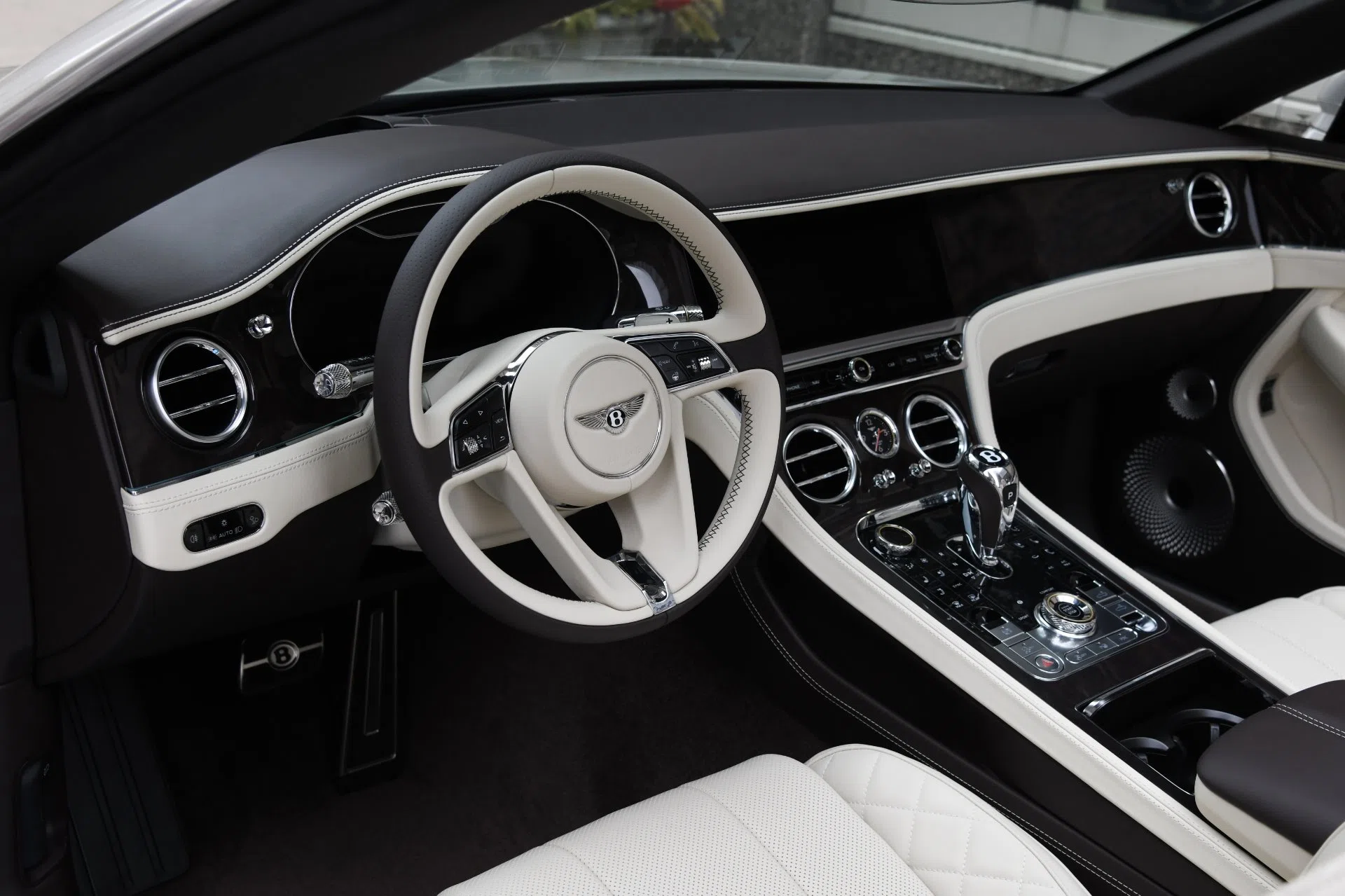2020 Bentley Continental GTC interior, dashboard, LINEN