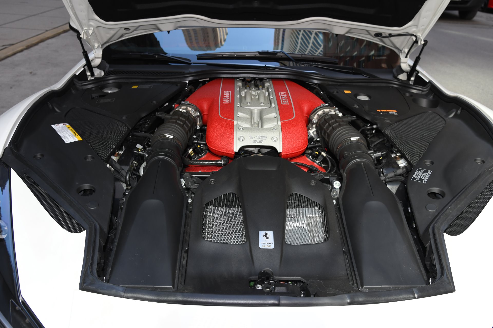 2019 Ferrari 812 Superfast, 15/17