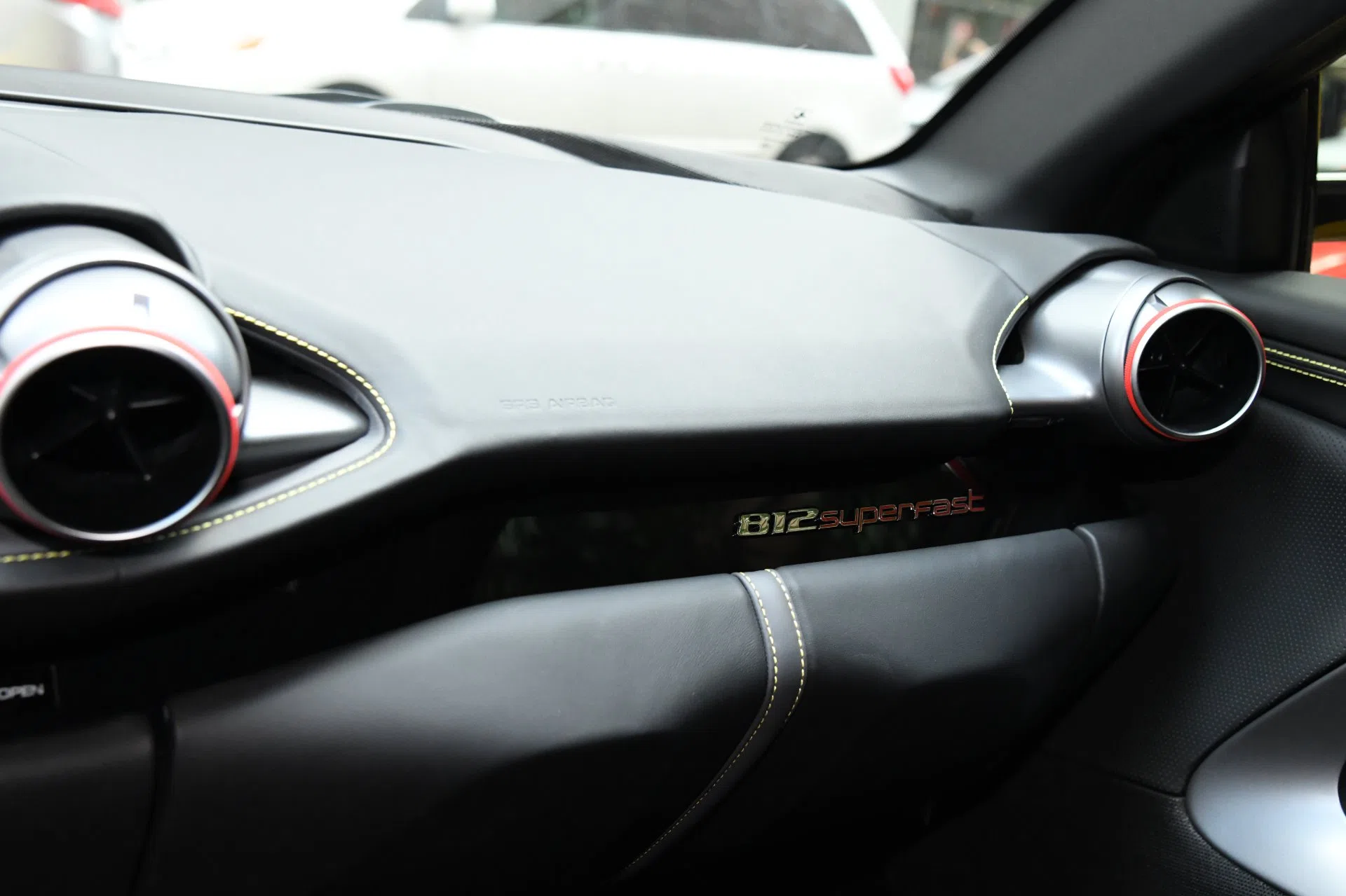 2018 Ferrari 812 Superfast interior, Nero