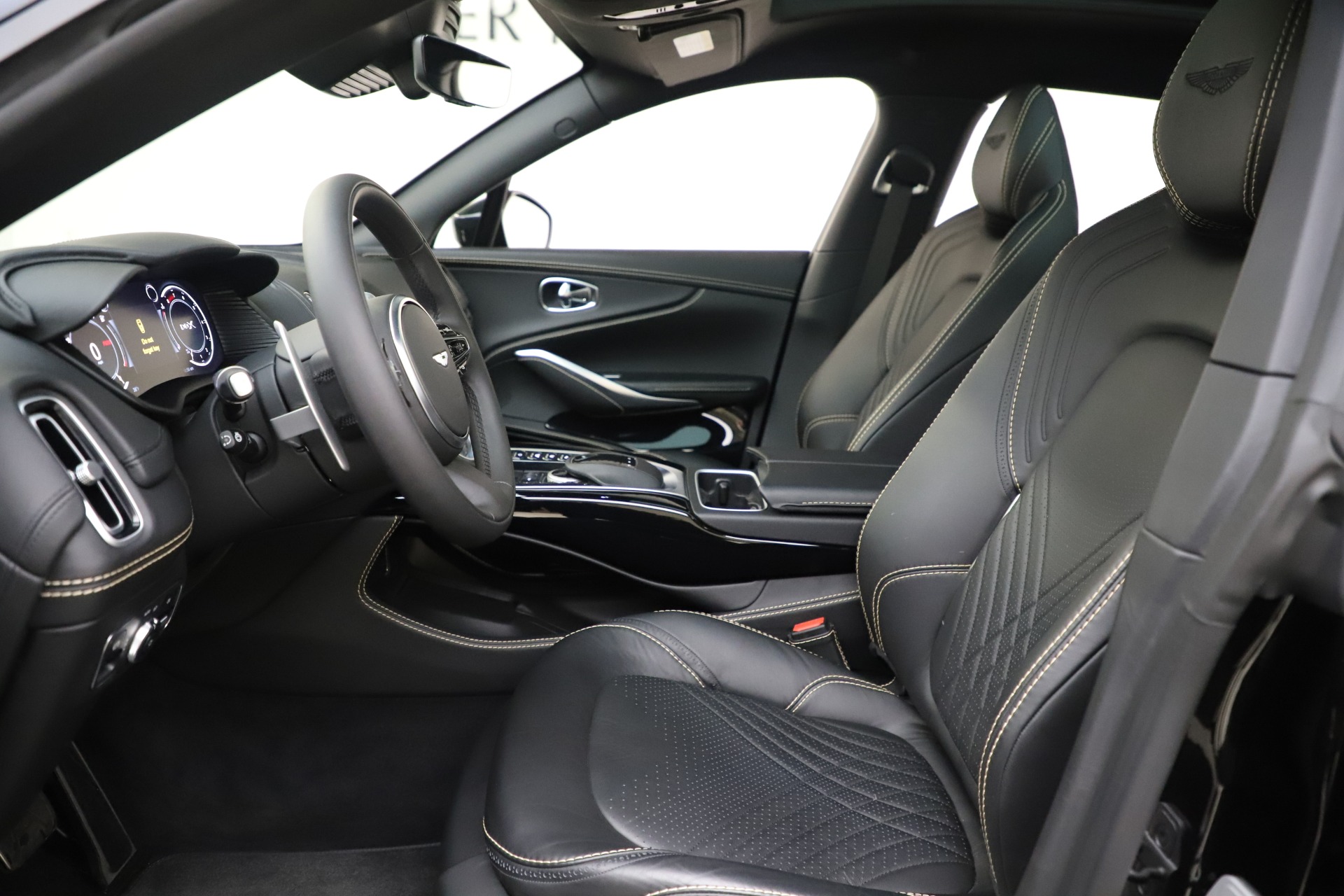 2020 Aston Martin DBX SUV, 2/20