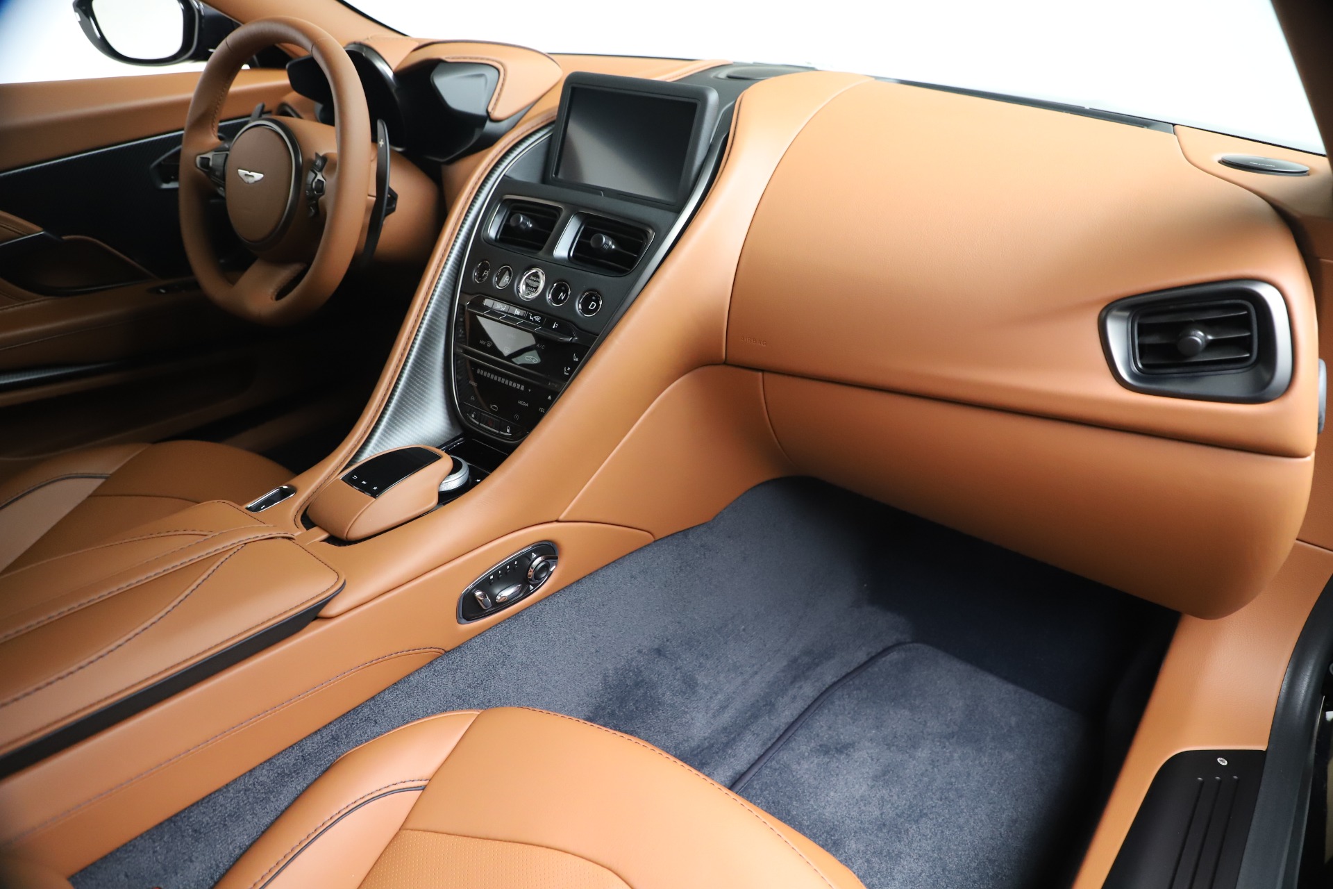 2020 Aston Martin DBS Superleggera Coupe, 17/20