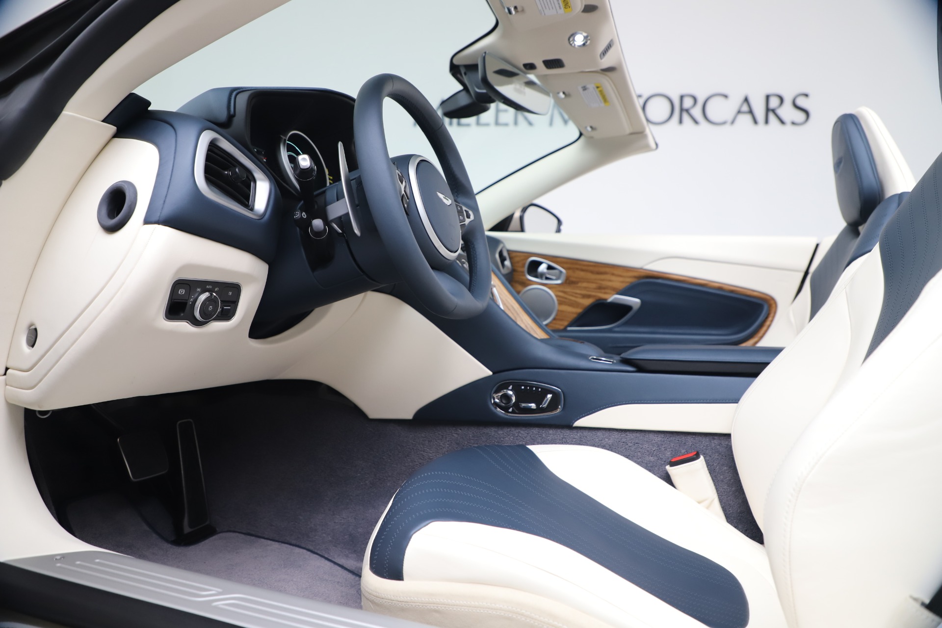 2020 Aston Martin DB11 Volante Convertible, 4/20