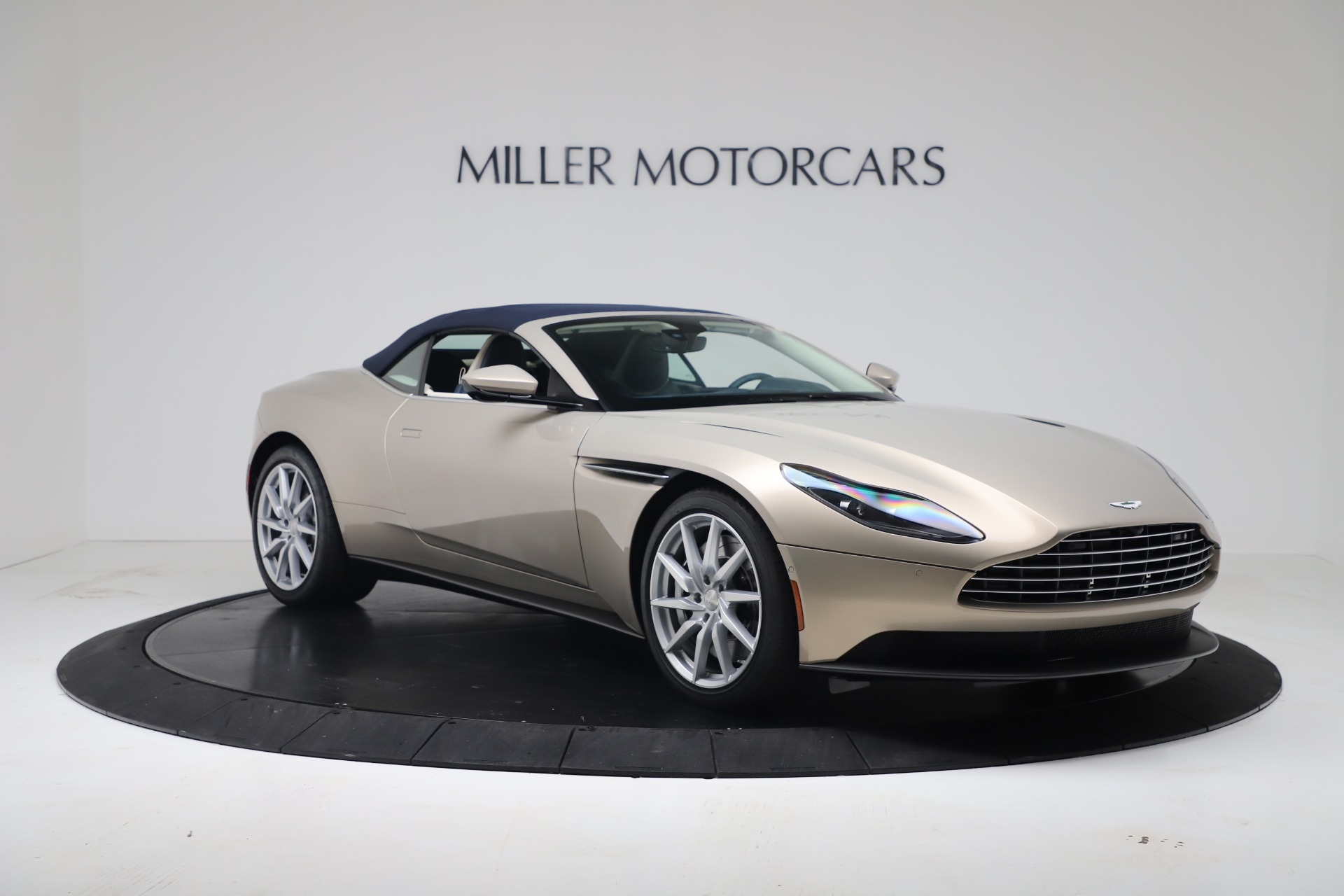 2020 Aston Martin DB11 Volante Convertible, 14/20