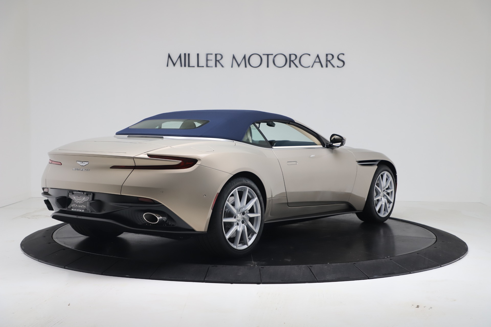 2020 Aston Martin DB11 Volante Convertible, 16/20