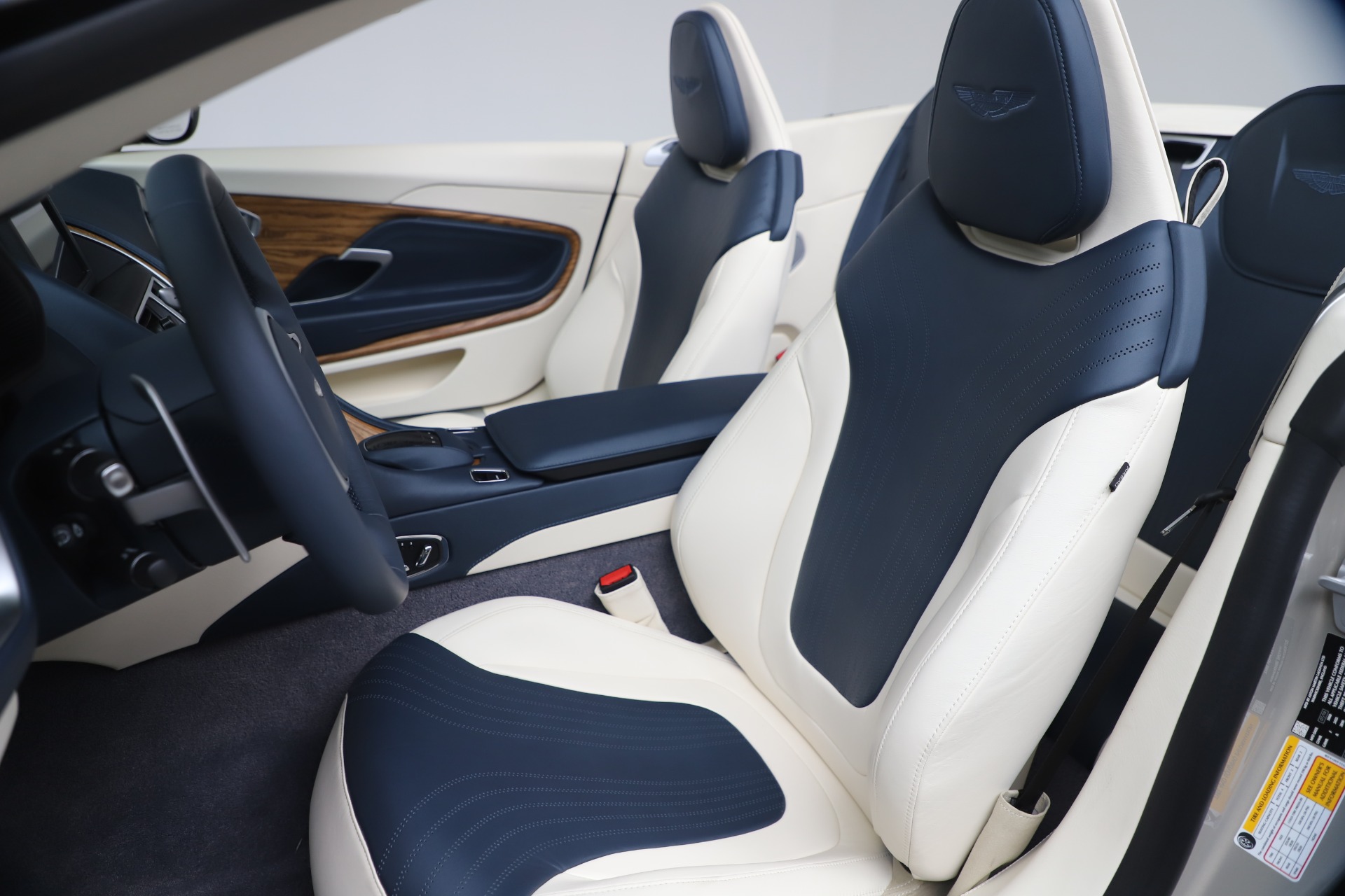 2020 Aston Martin DB11 Volante Convertible, 17/20