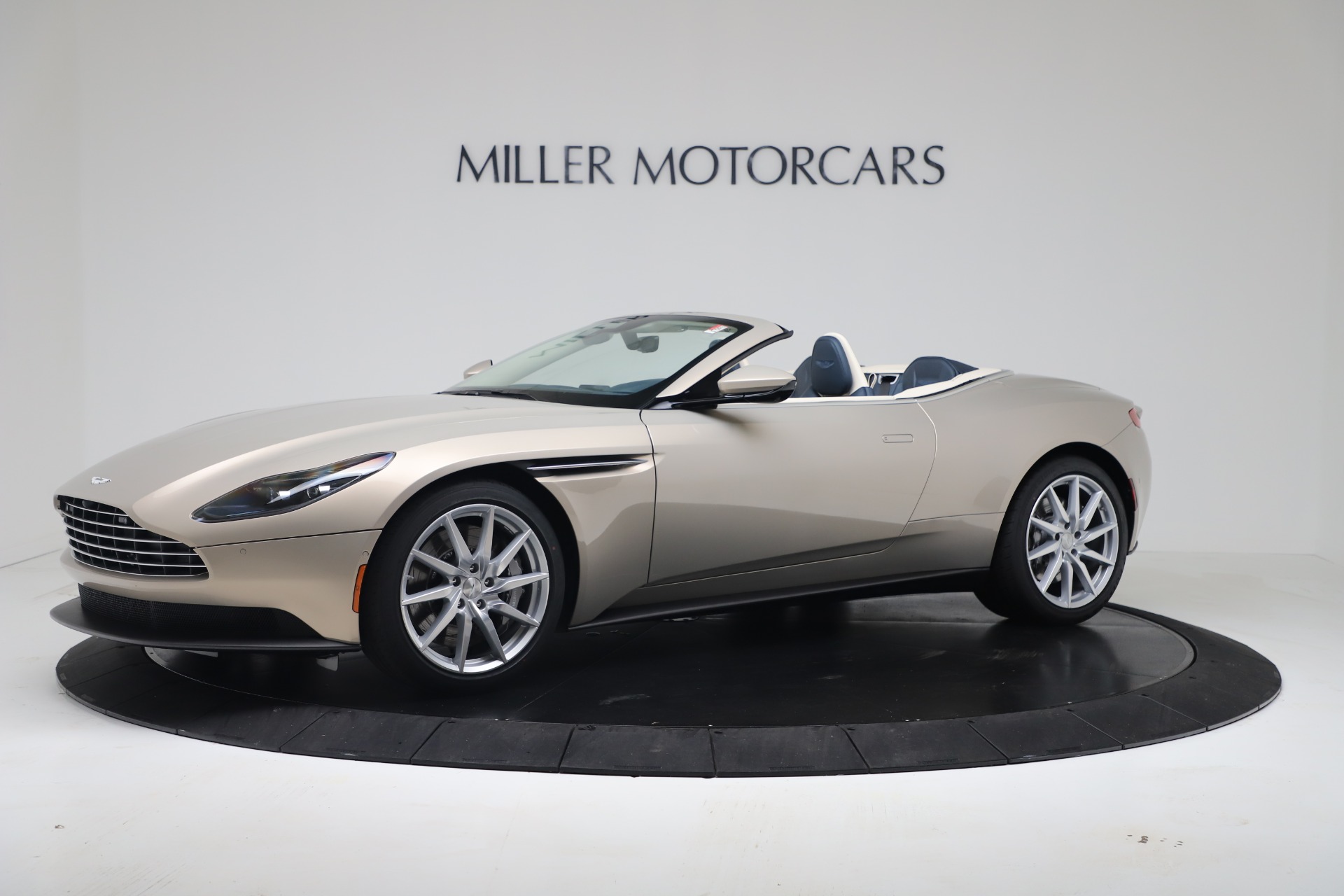 2020 Aston Martin DB11 Volante Convertible, 19/20