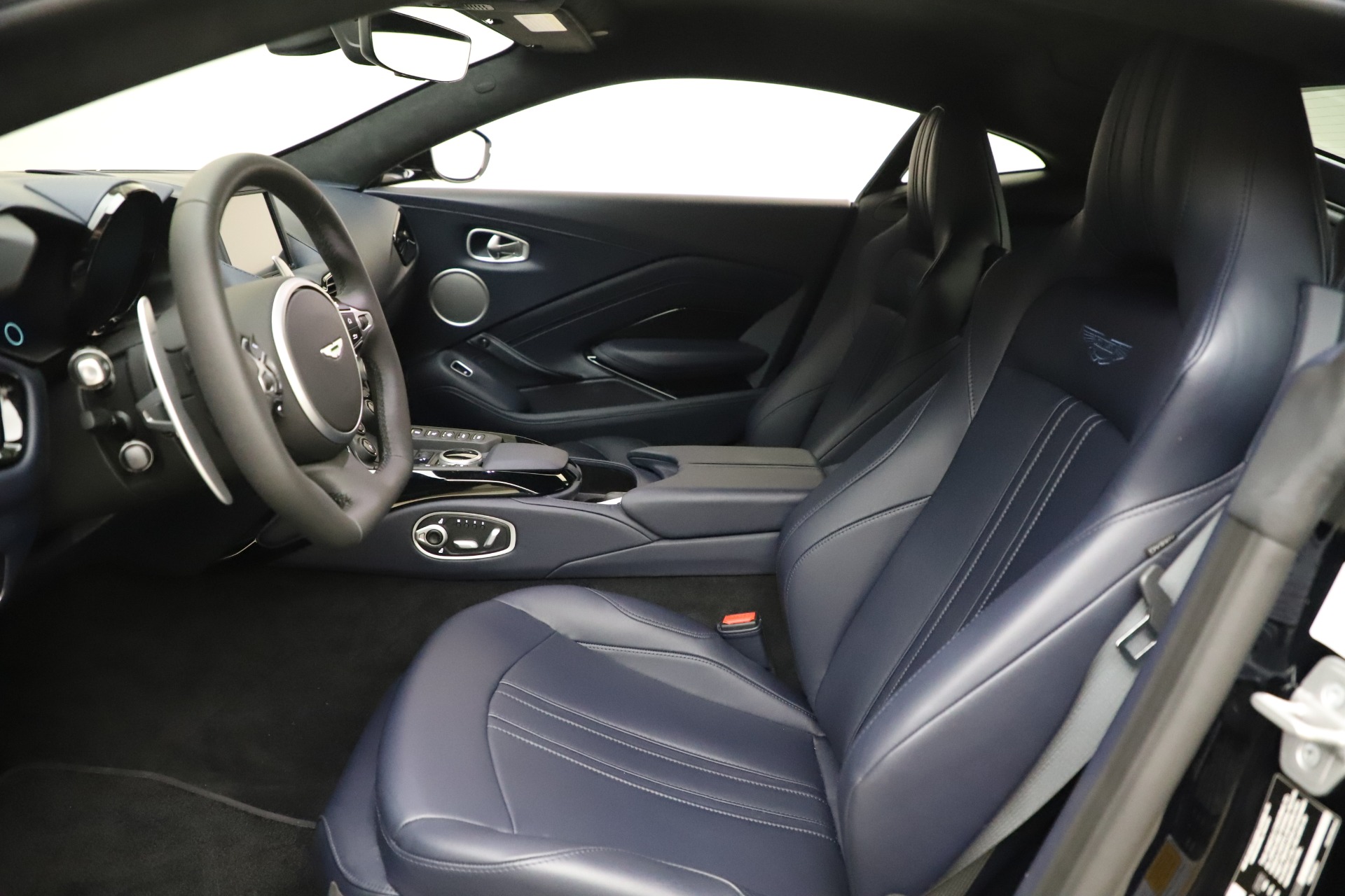 2020 Aston Martin Vantage Coupe, 2/17
