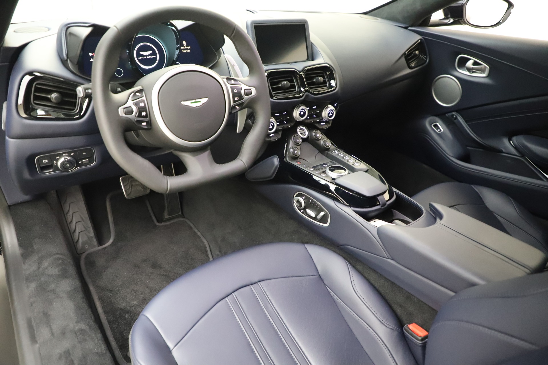 2020 Aston Martin Vantage Coupe, 3/17