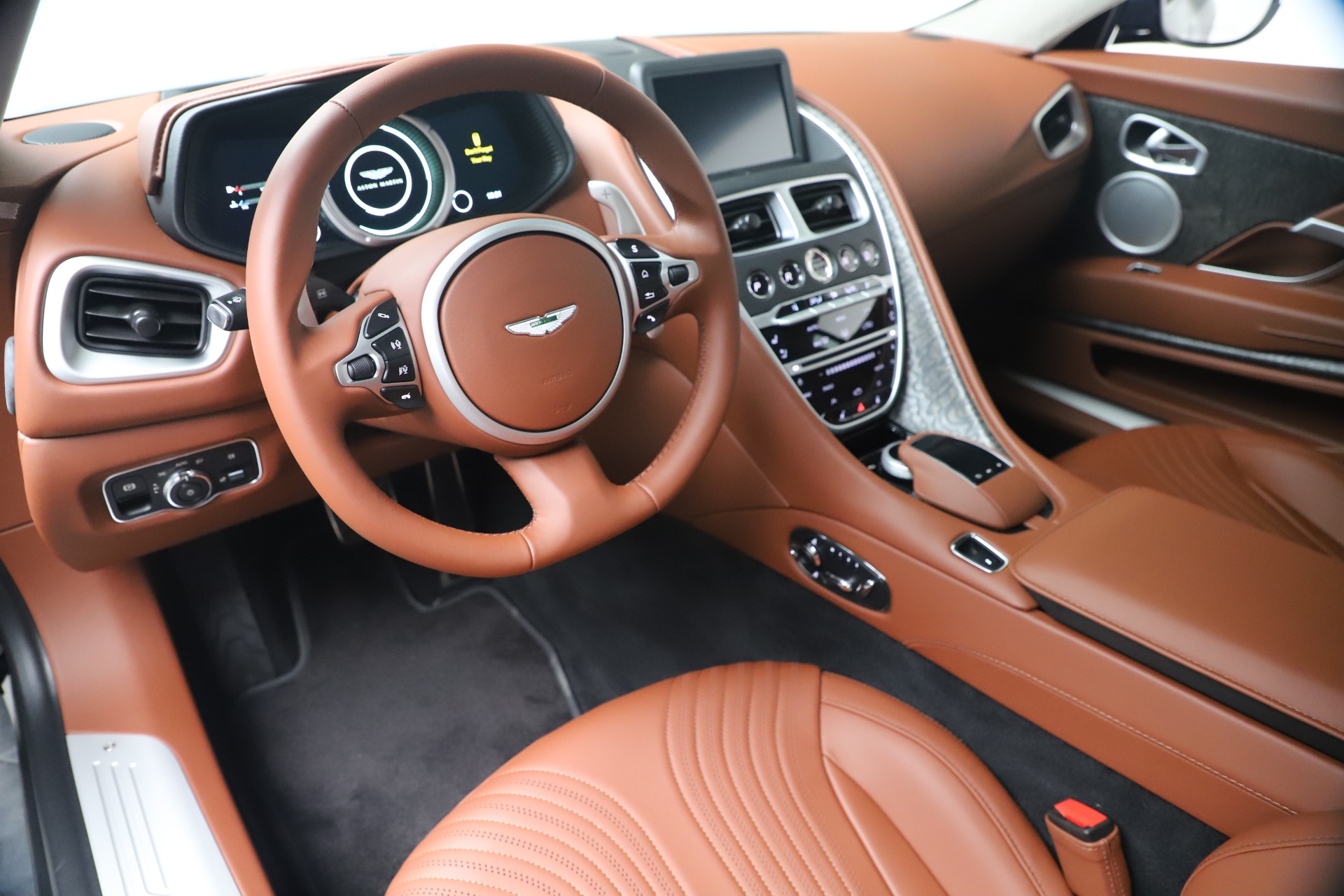 2020 Aston Martin DB11 V8 Coupe, 2/20