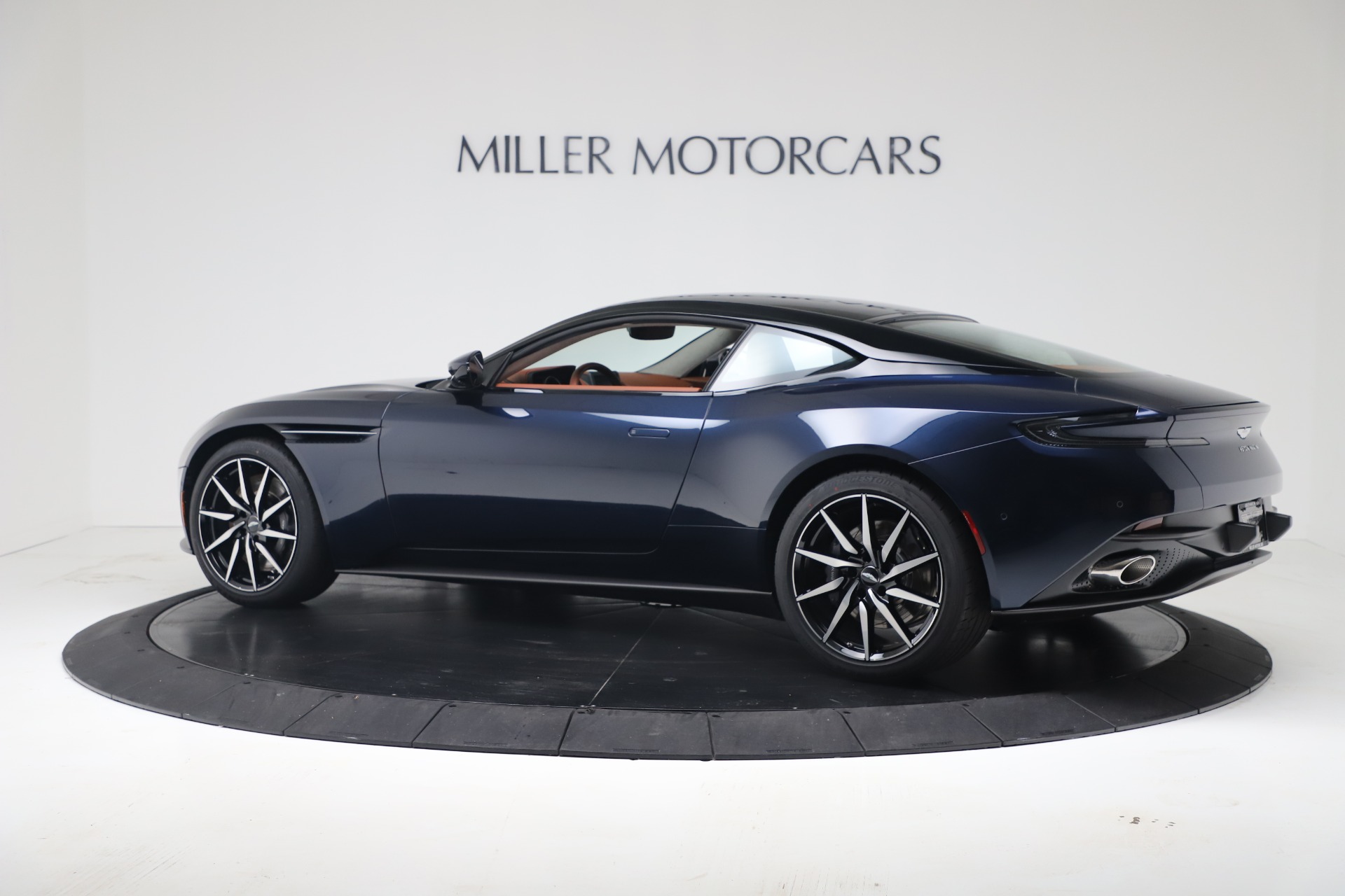 2020 Aston Martin DB11 V8 Coupe, 13/20