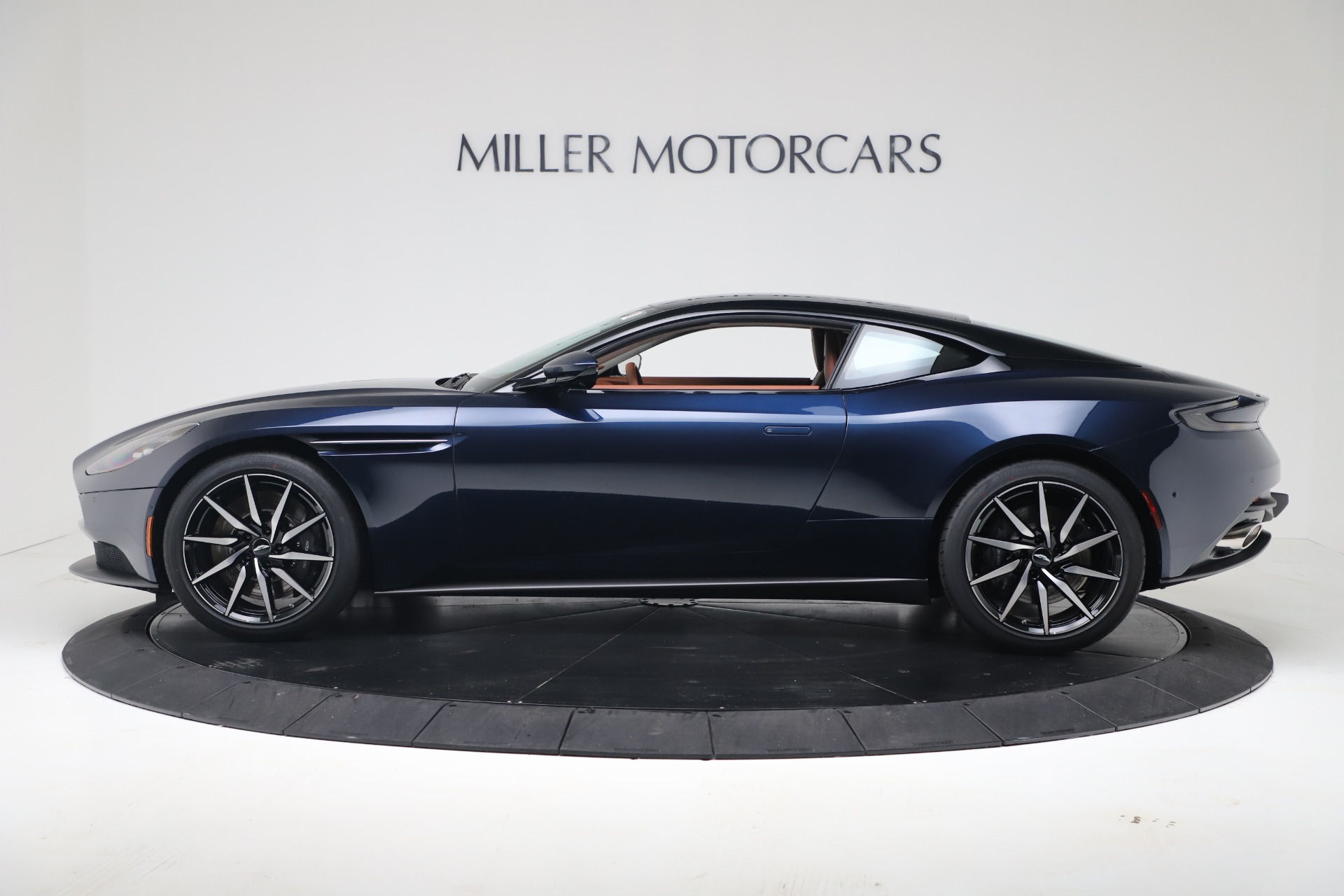 2020 Aston Martin DB11 V8 Coupe, 14/20