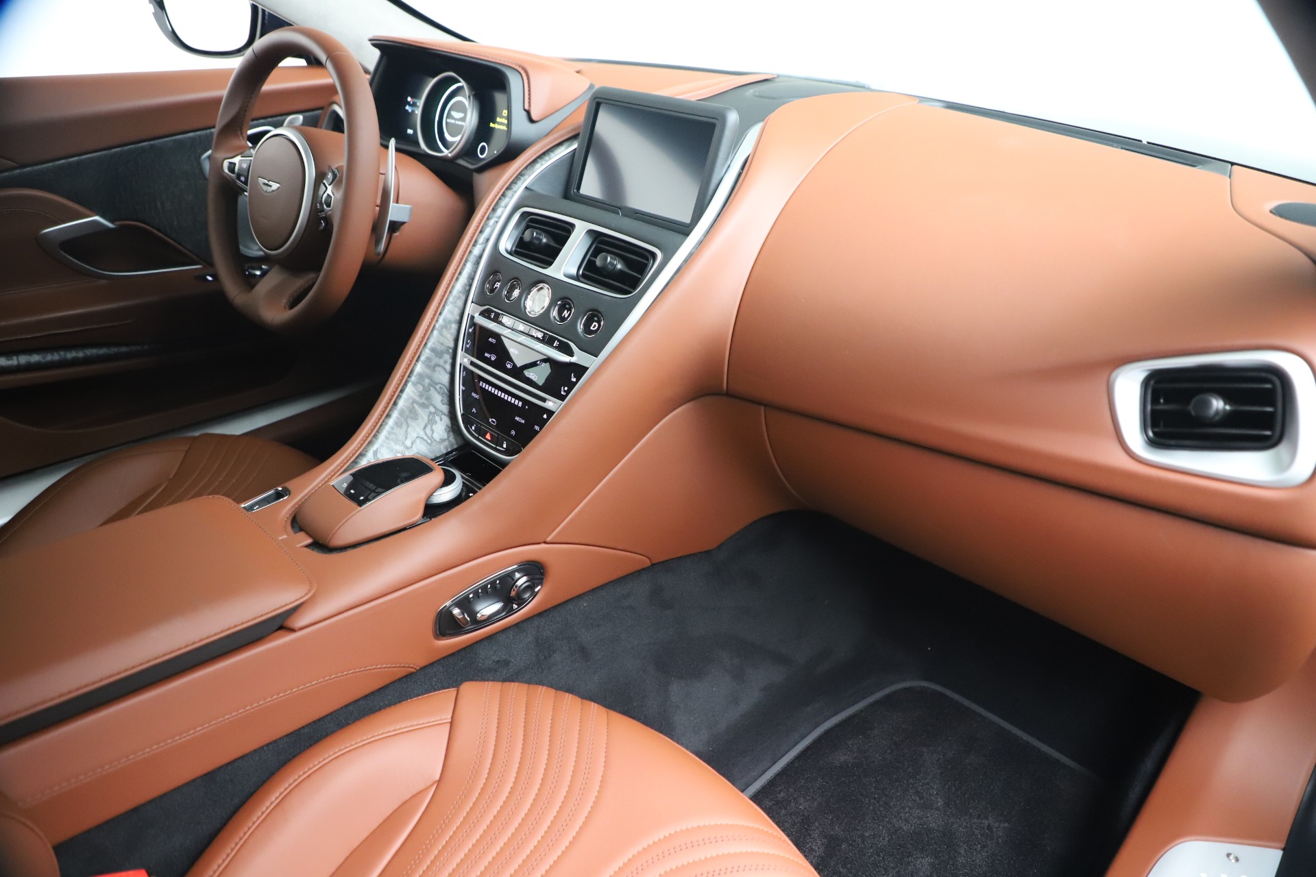 2020 Aston Martin DB11 V8 Coupe, 15/20