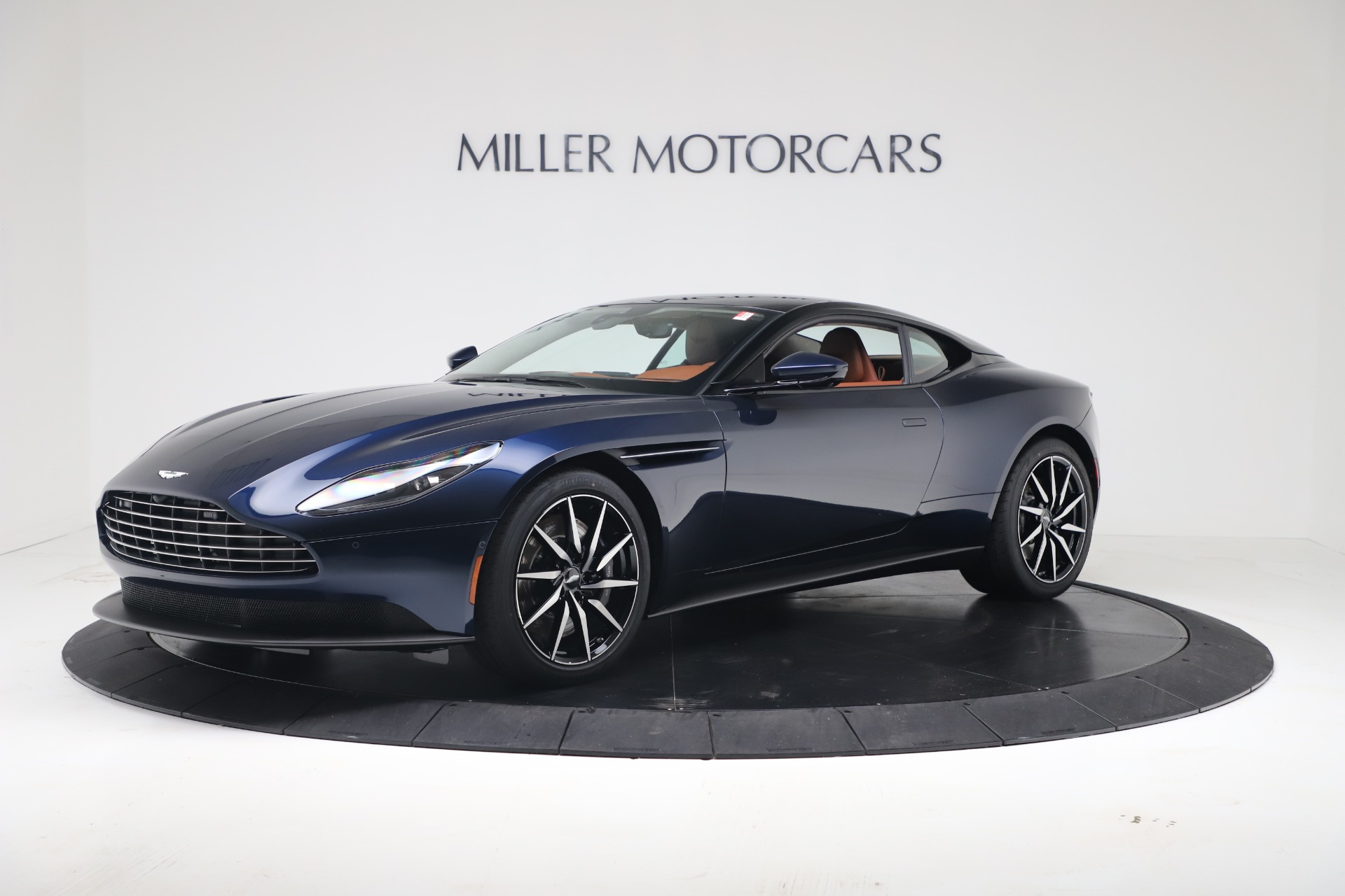 2020 Aston Martin DB11 V8 Coupe, 19/20