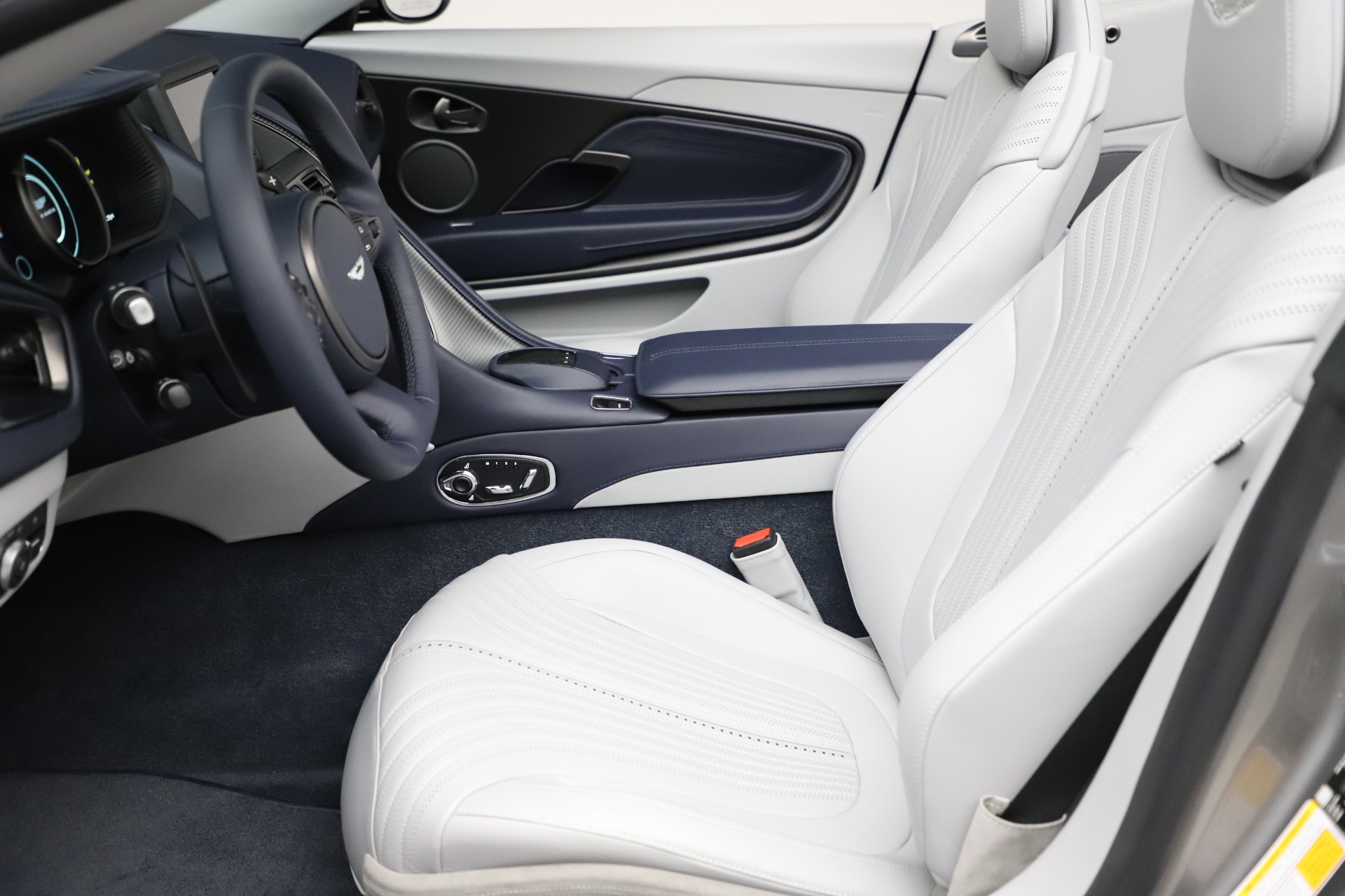 2020 Aston Martin DB11 Volante Convertible, 13/20