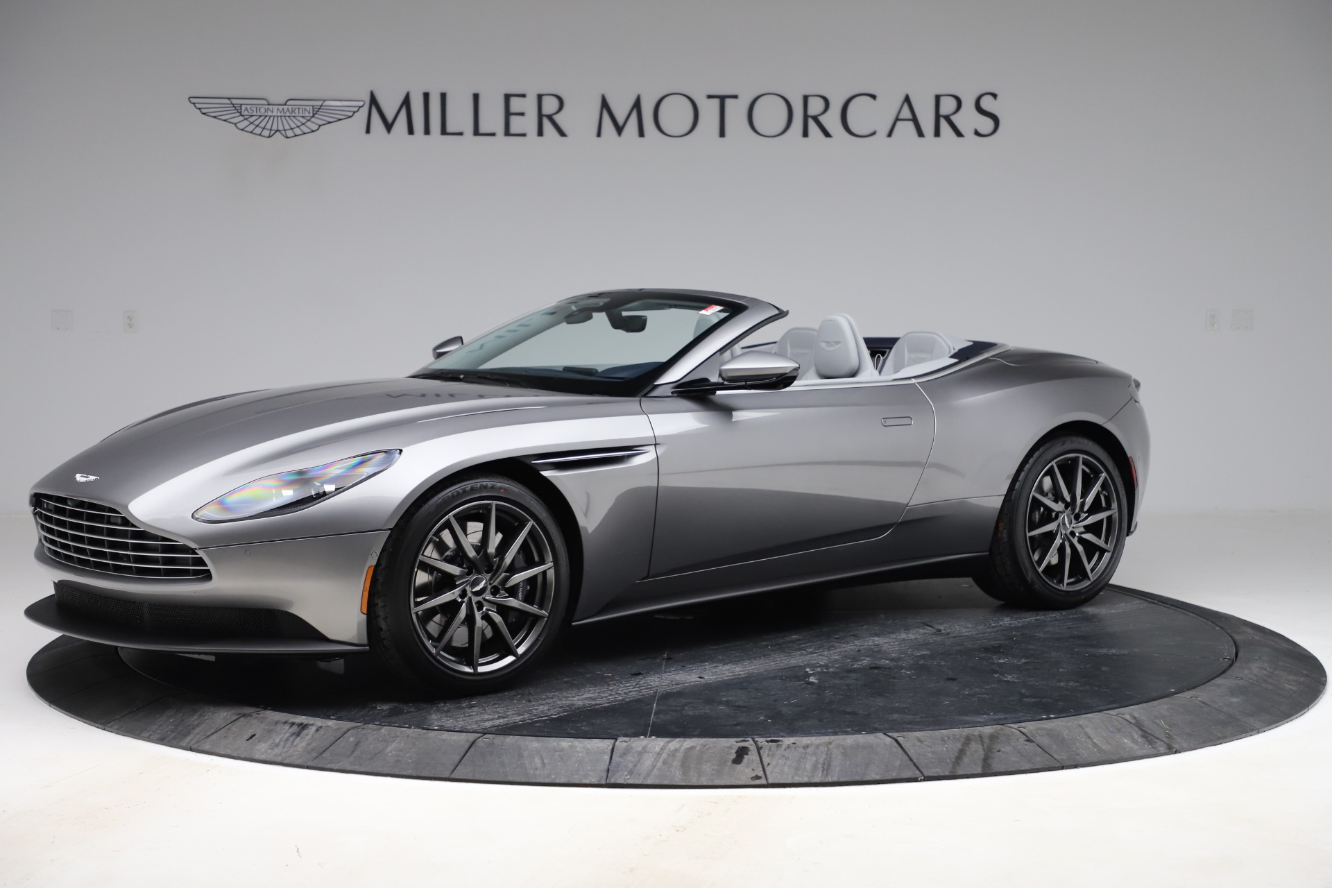 2020 Aston Martin DB11 Volante Convertible, 19/20