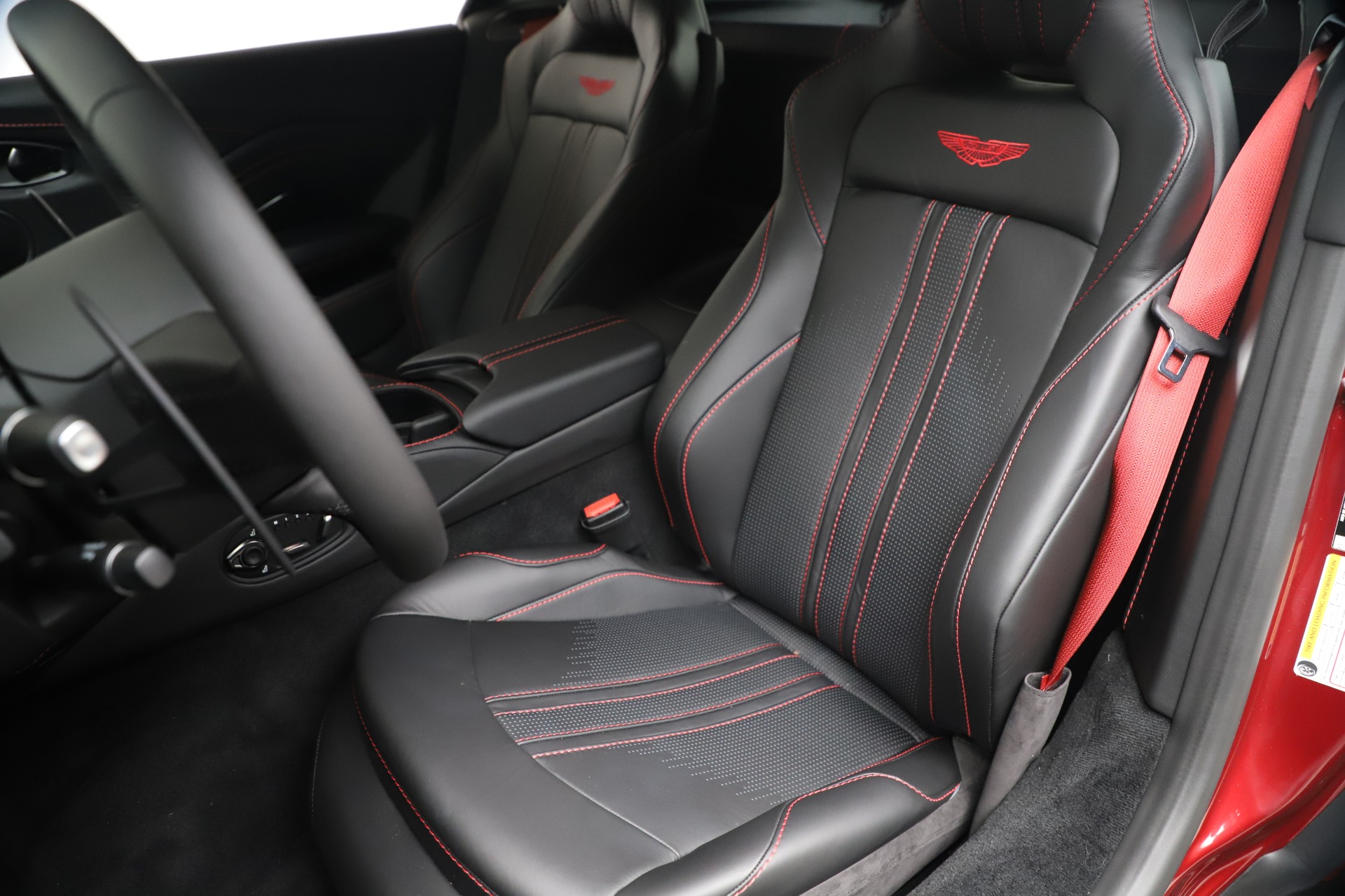 2020 Aston Martin Vantage Coupe, 16/20