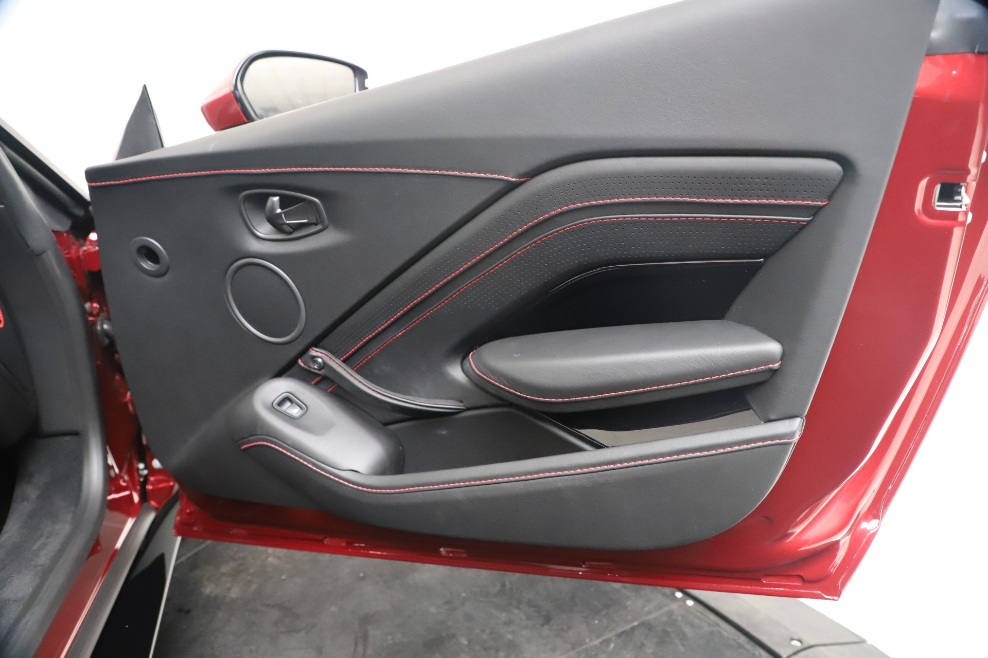 2020 Aston Martin Vantage Coupe, 18/20