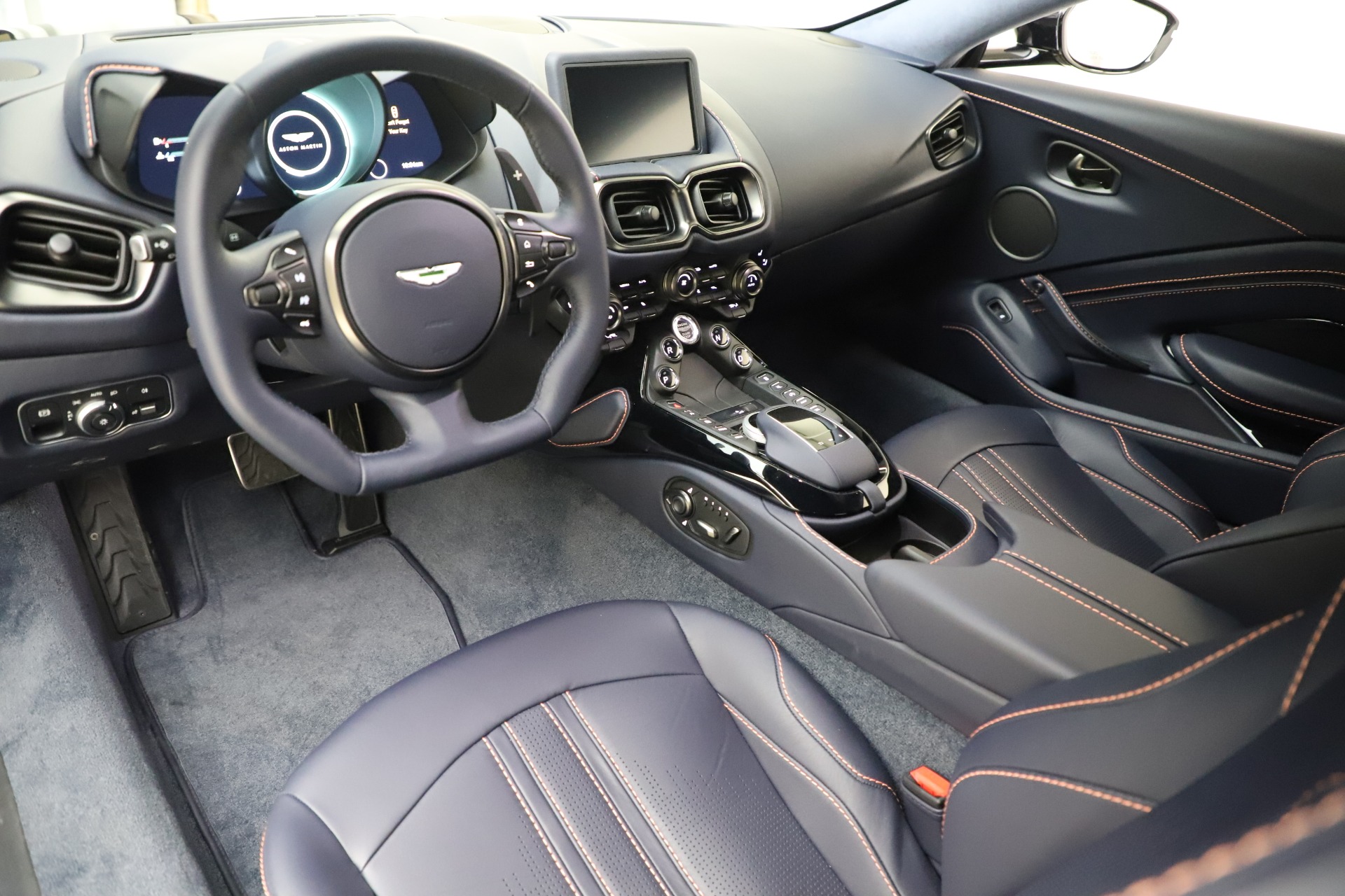 2020 Aston Martin Vantage Coupe, 2/16
