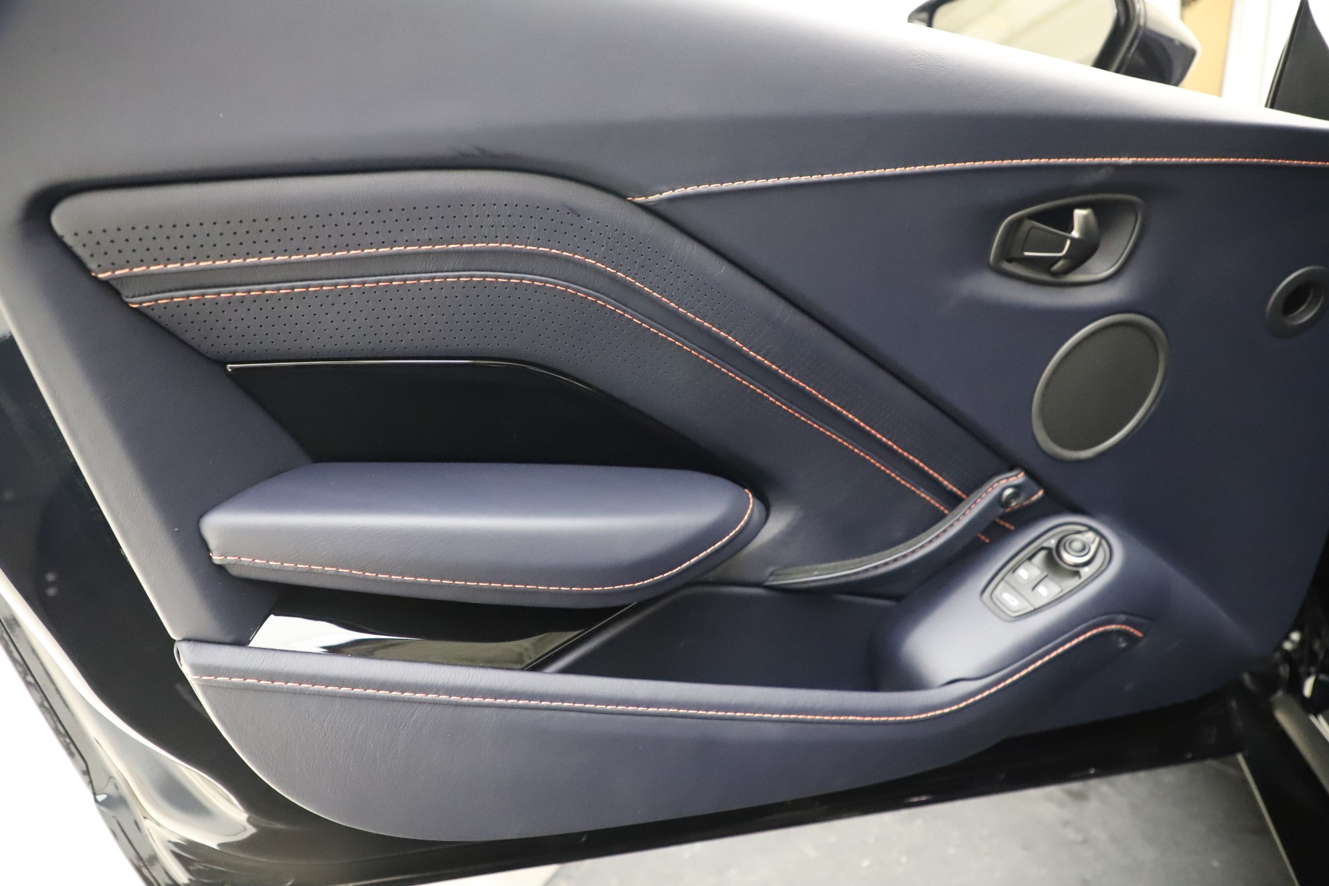 2020 Aston Martin Vantage Coupe, 13/16