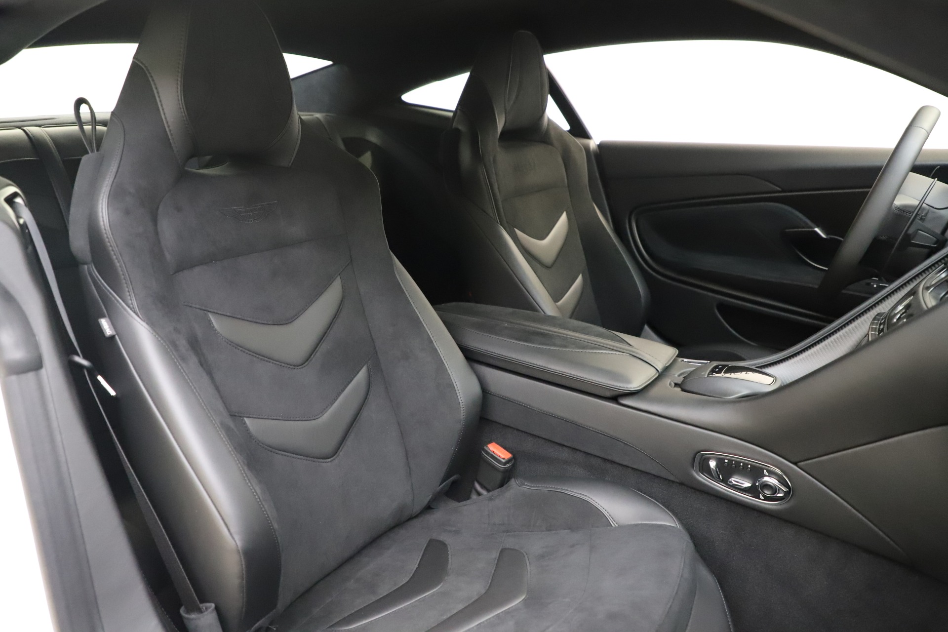 2019 Aston Martin DBS Superleggera, 19/20