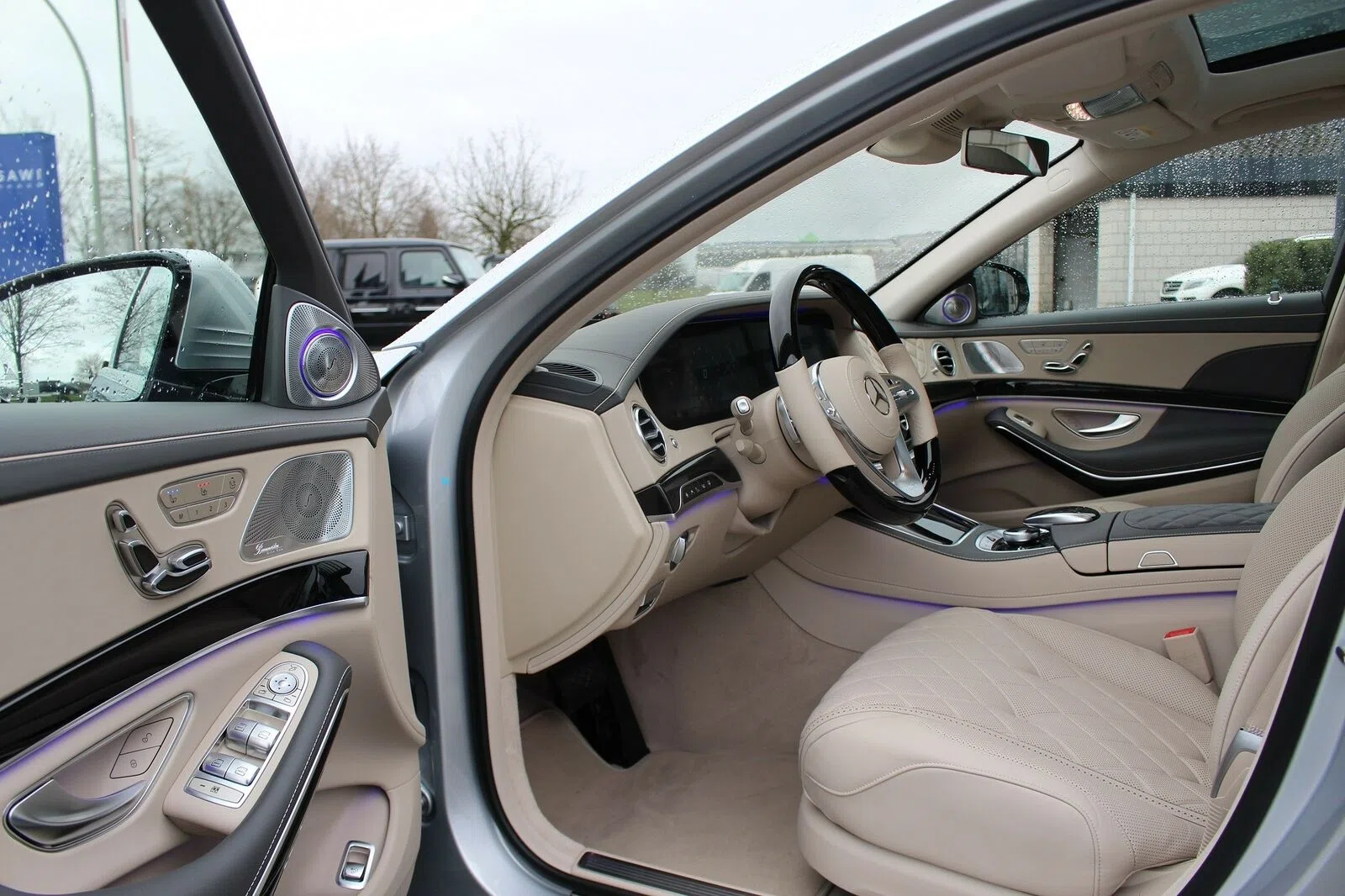 2020 Mercedes-Maybach S 650 interior, Beige