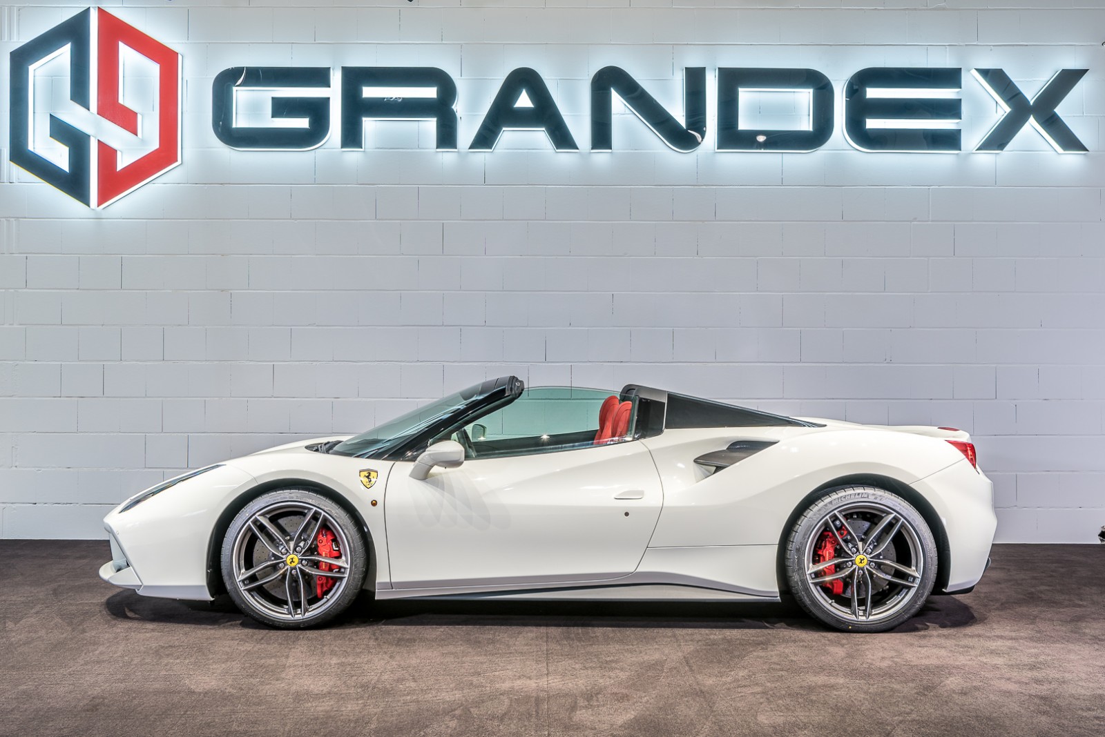 2018 Ferrari 488 Spider, 4/20