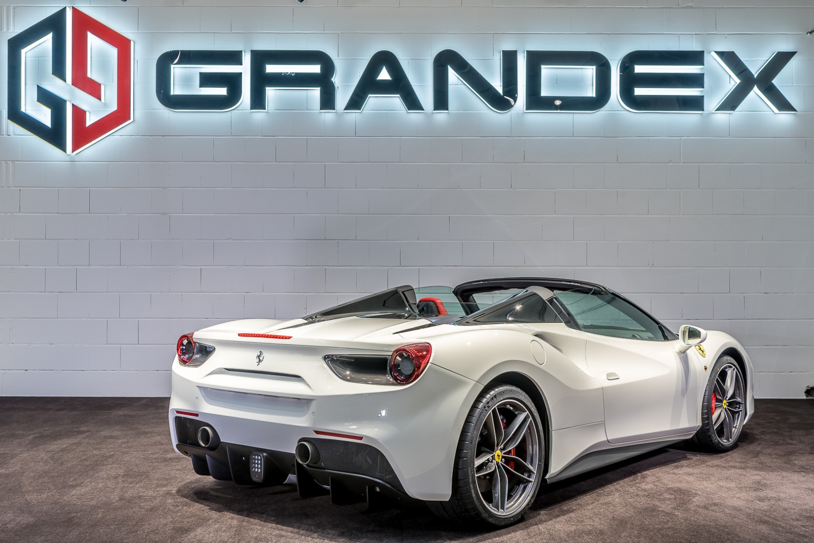 2018 Ferrari 488 Spider, 6/20